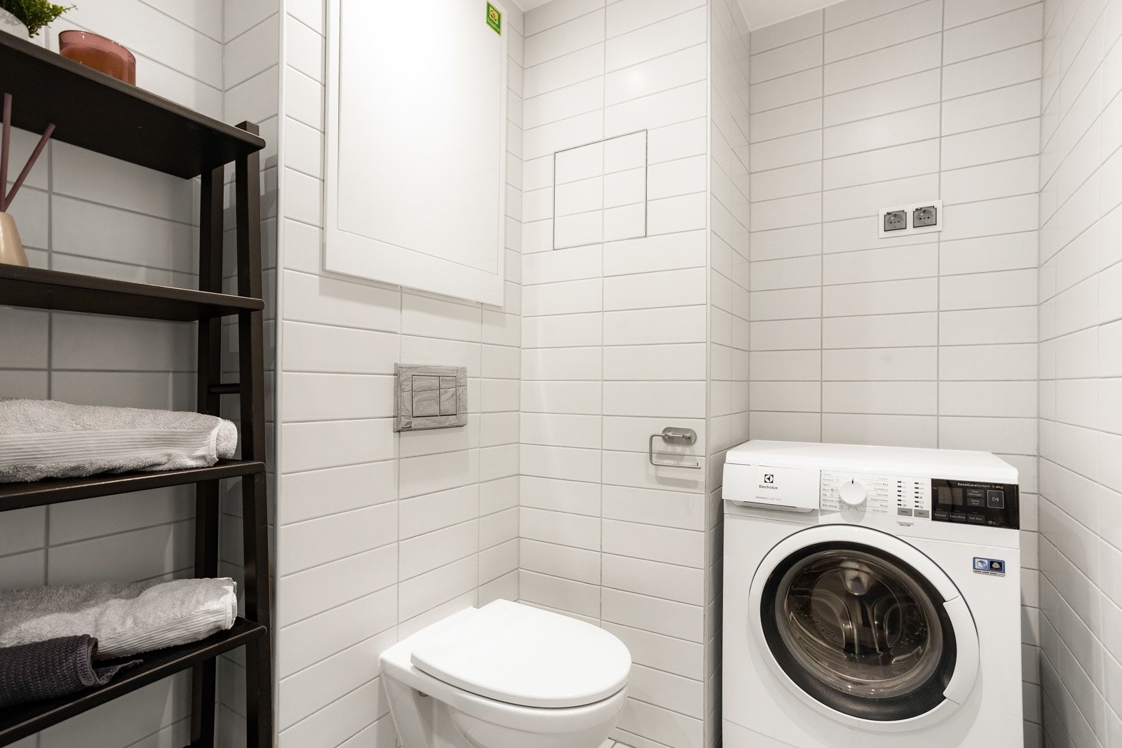 God plass til vaskemaskin, og evt tørketrommel, på badet Galleribilde