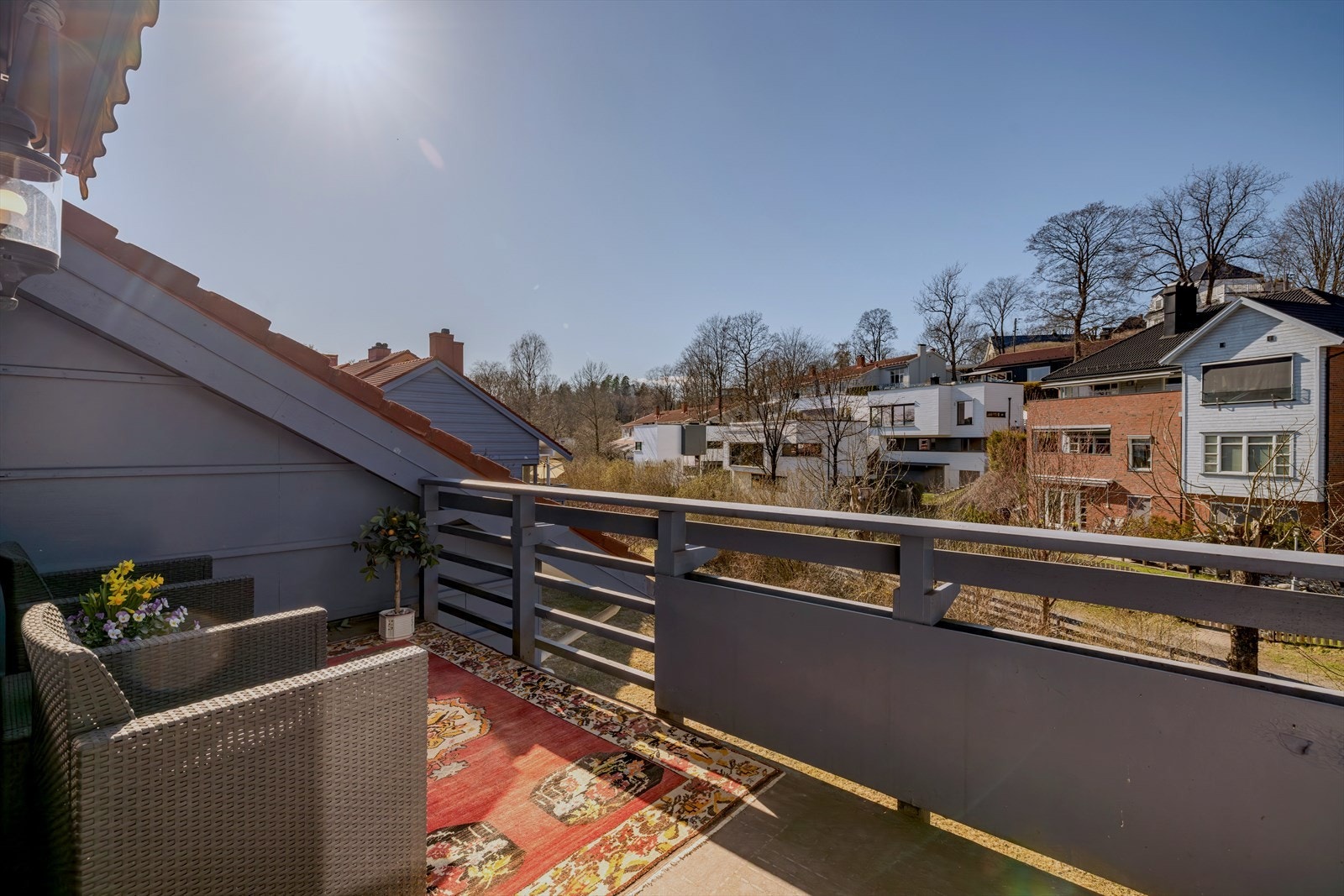 Leiligheten ligger fint til i bygningens 3. etasje og inneholder: Entré, stue, 2 soverom, bad, kjøkken og spisestue. Galleribilde