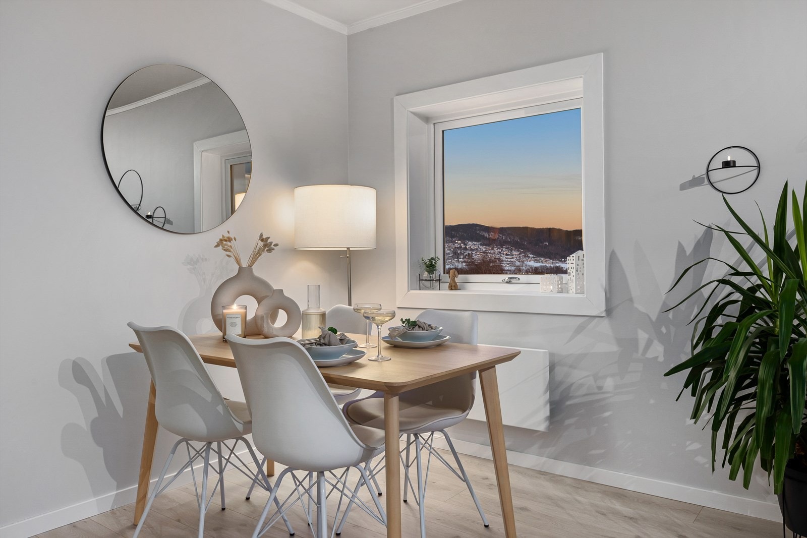 Naturlig plass for spisegruppe Galleribilde