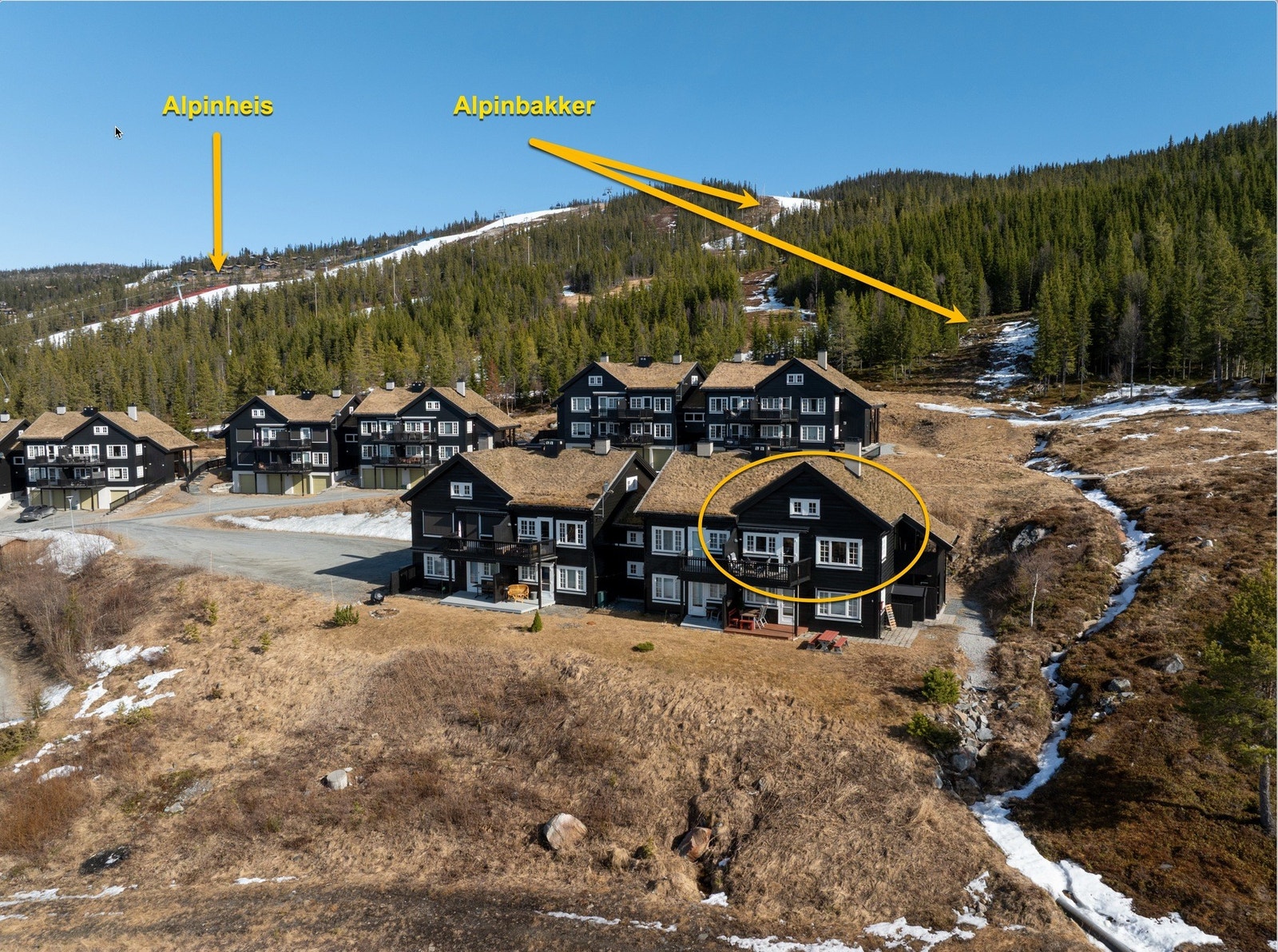 Privatmegleren v/June M. Langeland har gleden av å presentere denne flotte fritidsleiligheten øverst i Fjellandsbyen. Galleribilde