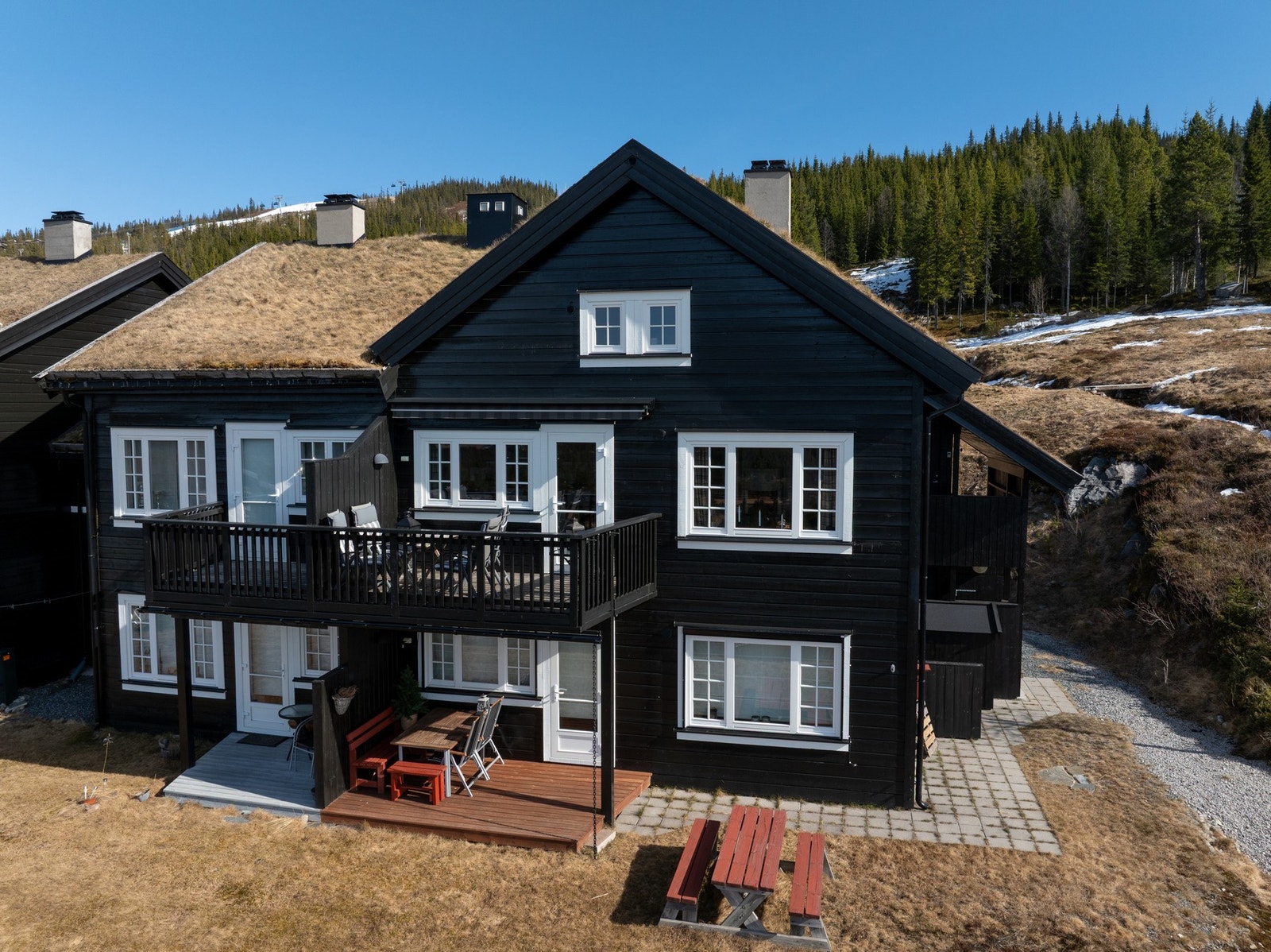 Endeleilighet i 2. og 3. etasje med solrik balkong. Galleribilde