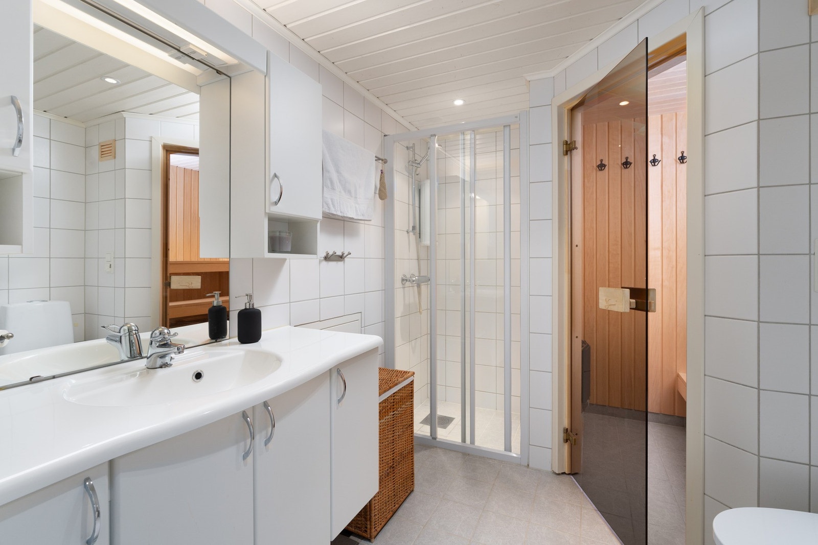 Bad i nøytrale farger Galleribilde