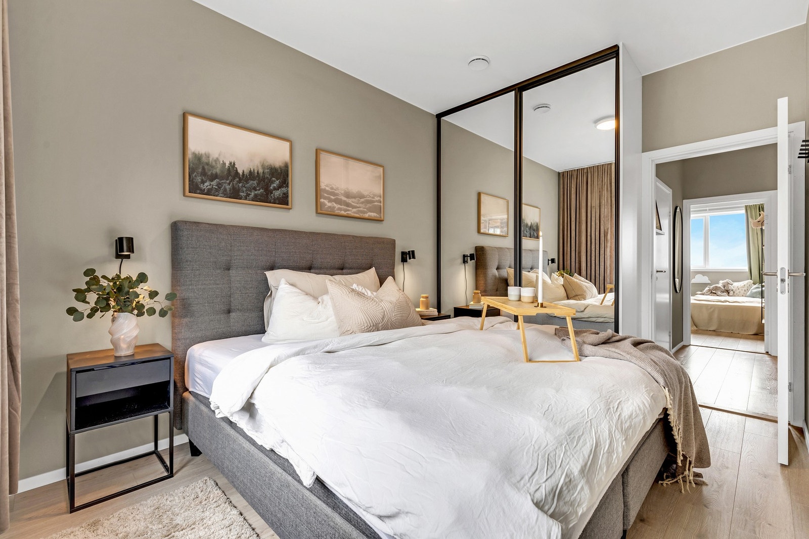 Soverommet har plass til stor dobbeltseng og garderobeskap. Galleribilde