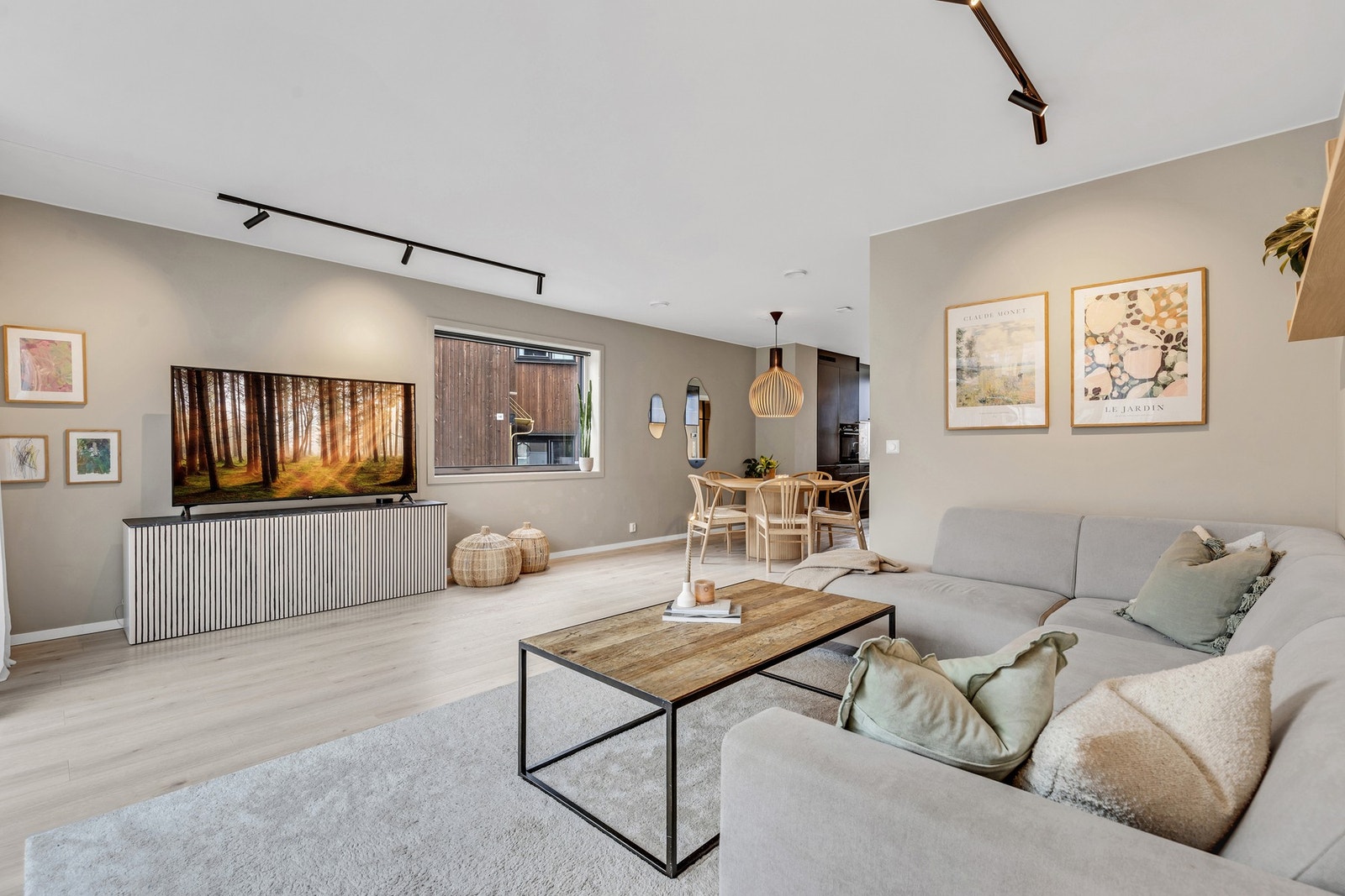 Med endebeliggenhet får man ekstra lysinnslipp via det ekstra vinduet på endeveggen. Galleribilde