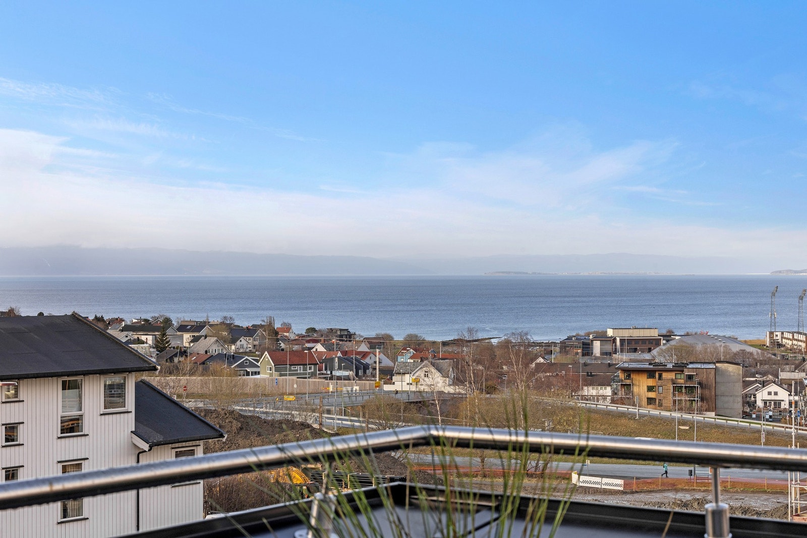 Her kan du nyte et herlig fargespill på himmelen ved soloppgang og -nedgang. Galleribilde