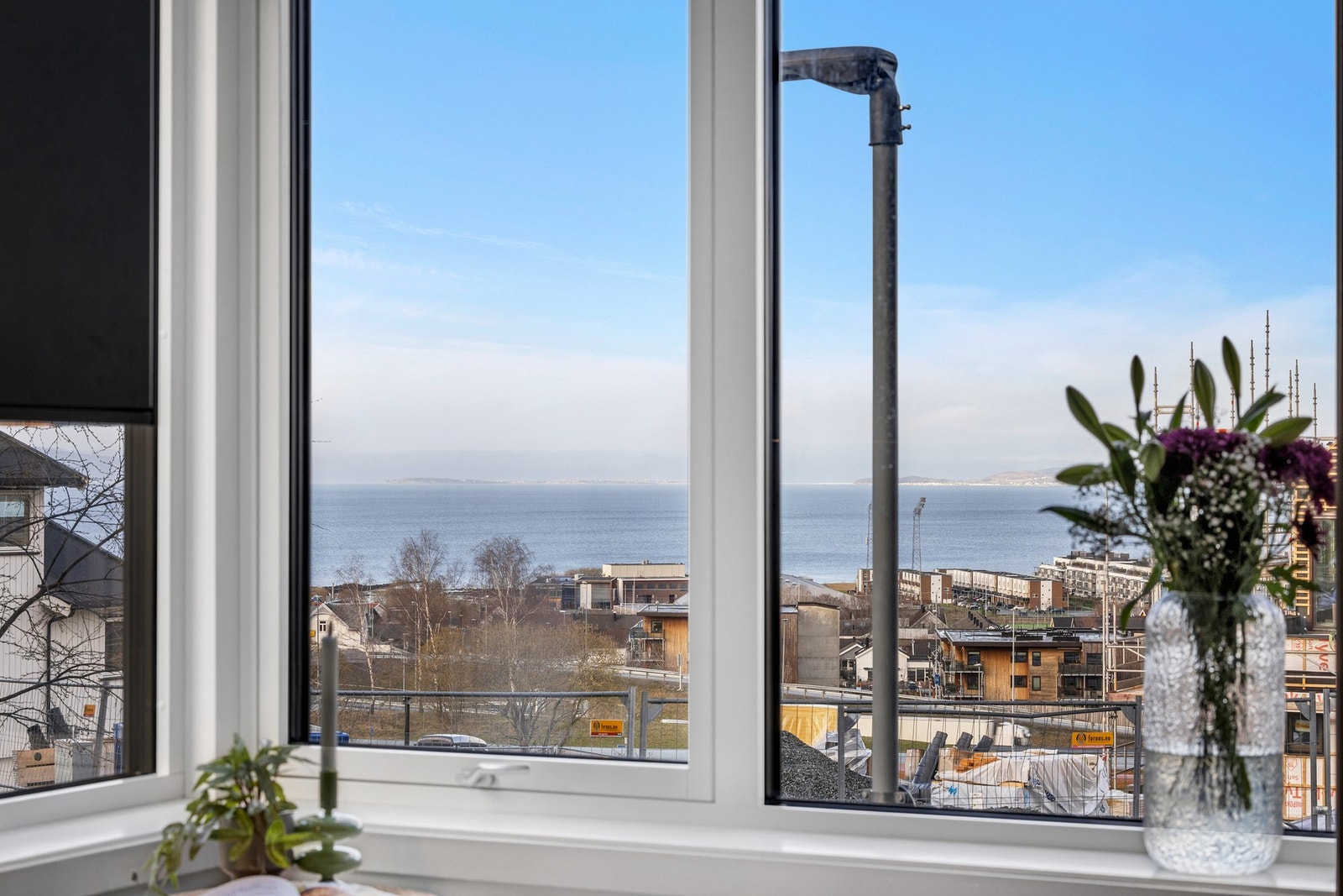 Utsiktsbilde fra kjøkkenvindu. Galleribilde