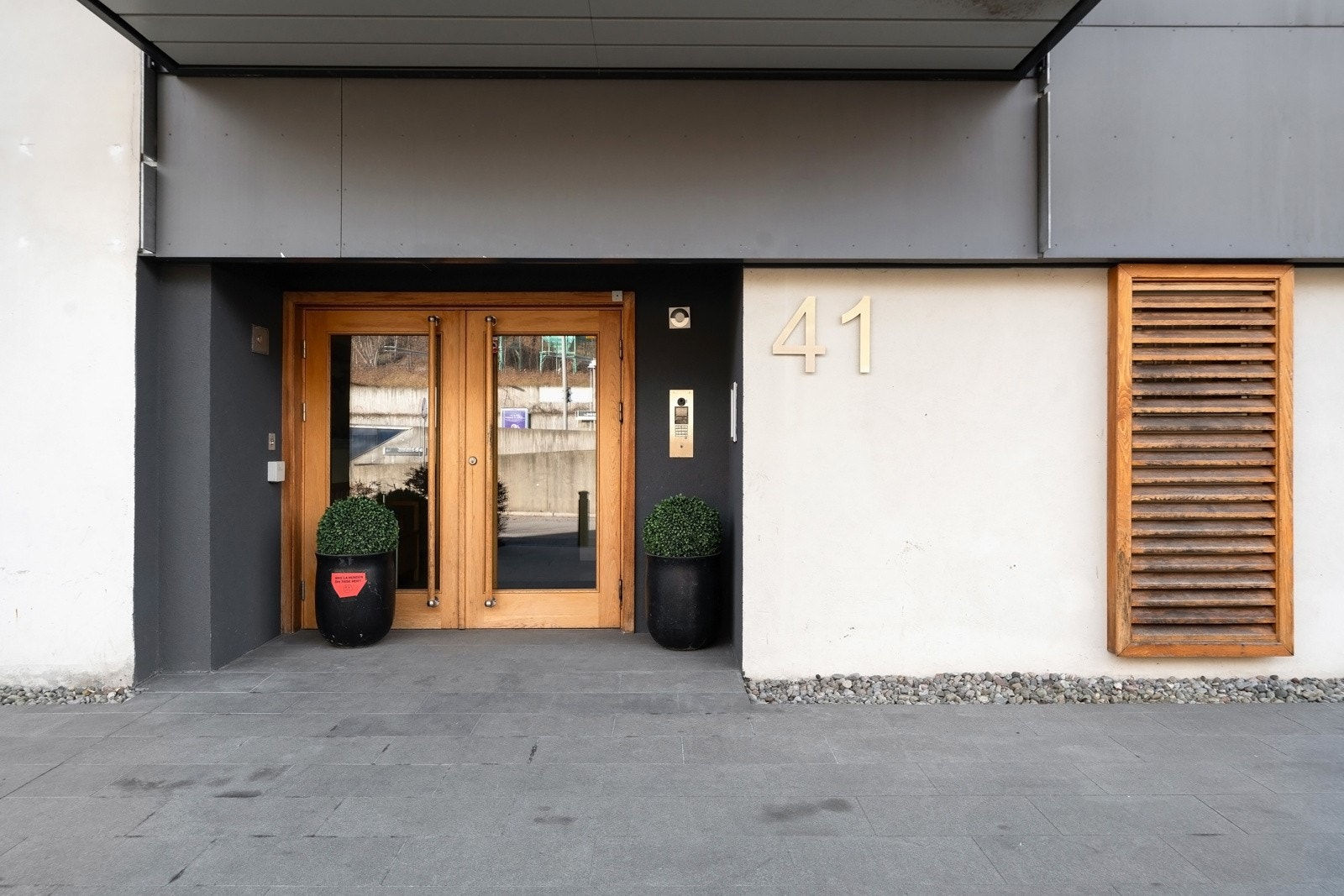Eiendommen ligger i et etterspurt og rolig boligområde på Ullern i Oslo. Galleribilde