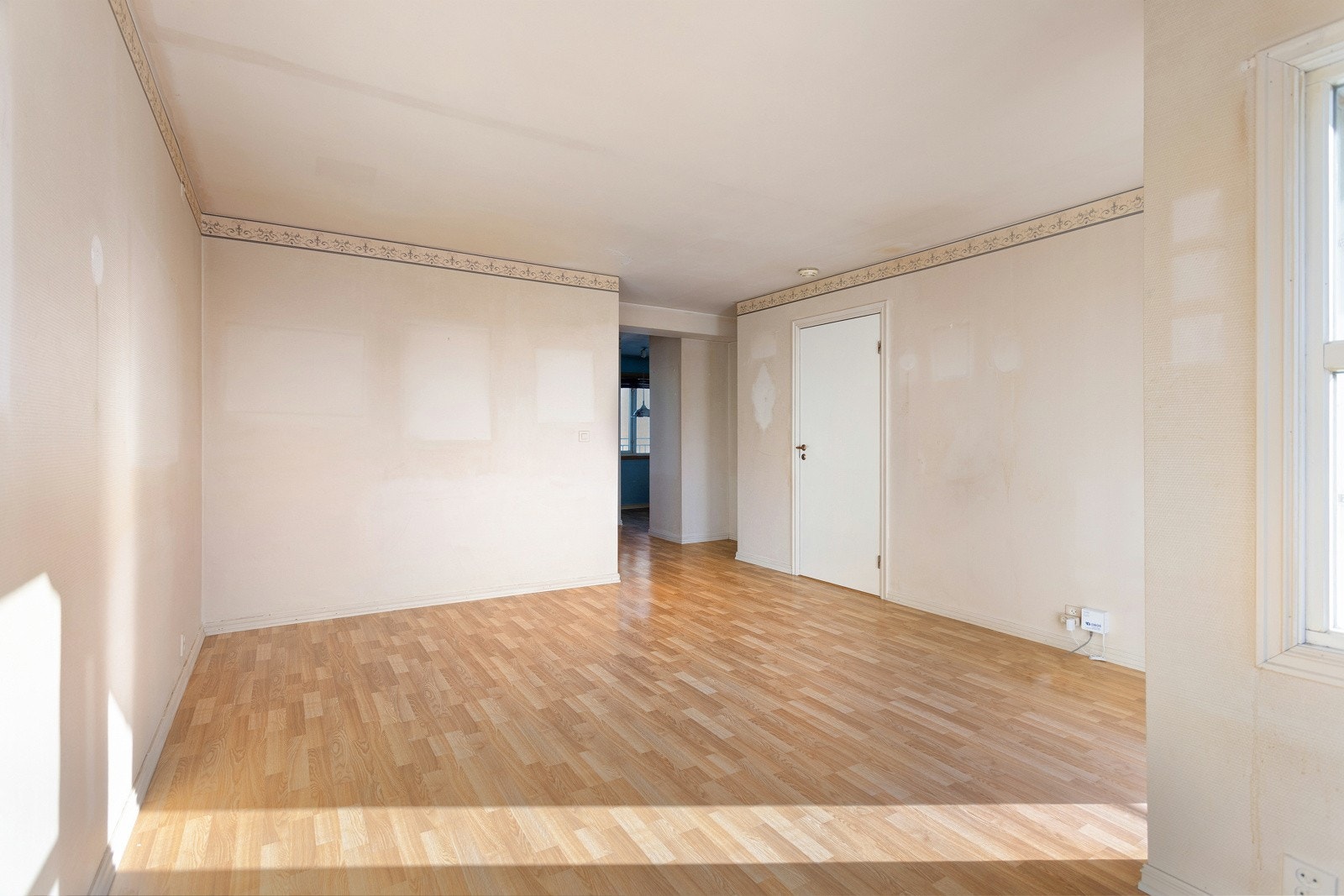 Her får du stor stue, romslig bad, romslig kjøkken, innvendig bod og 2 soverom. Galleribilde
