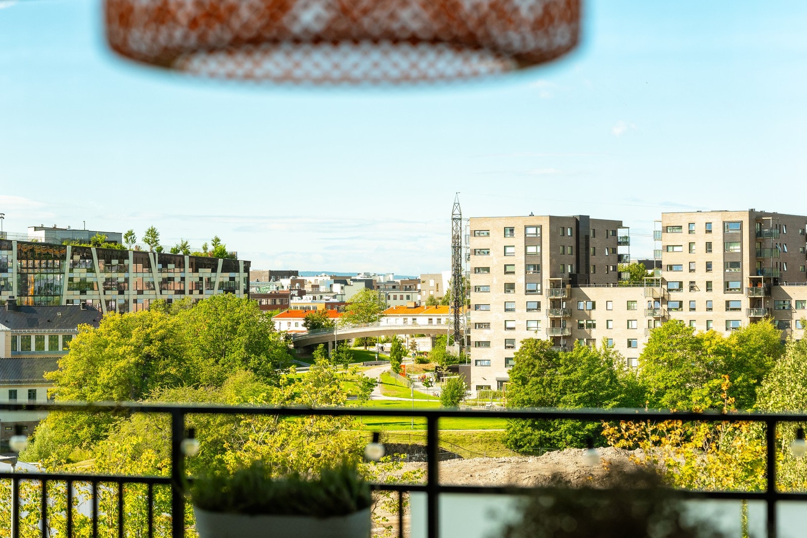 Her får du gleden av en herlig balkong med frodig utsyn. Galleribilde