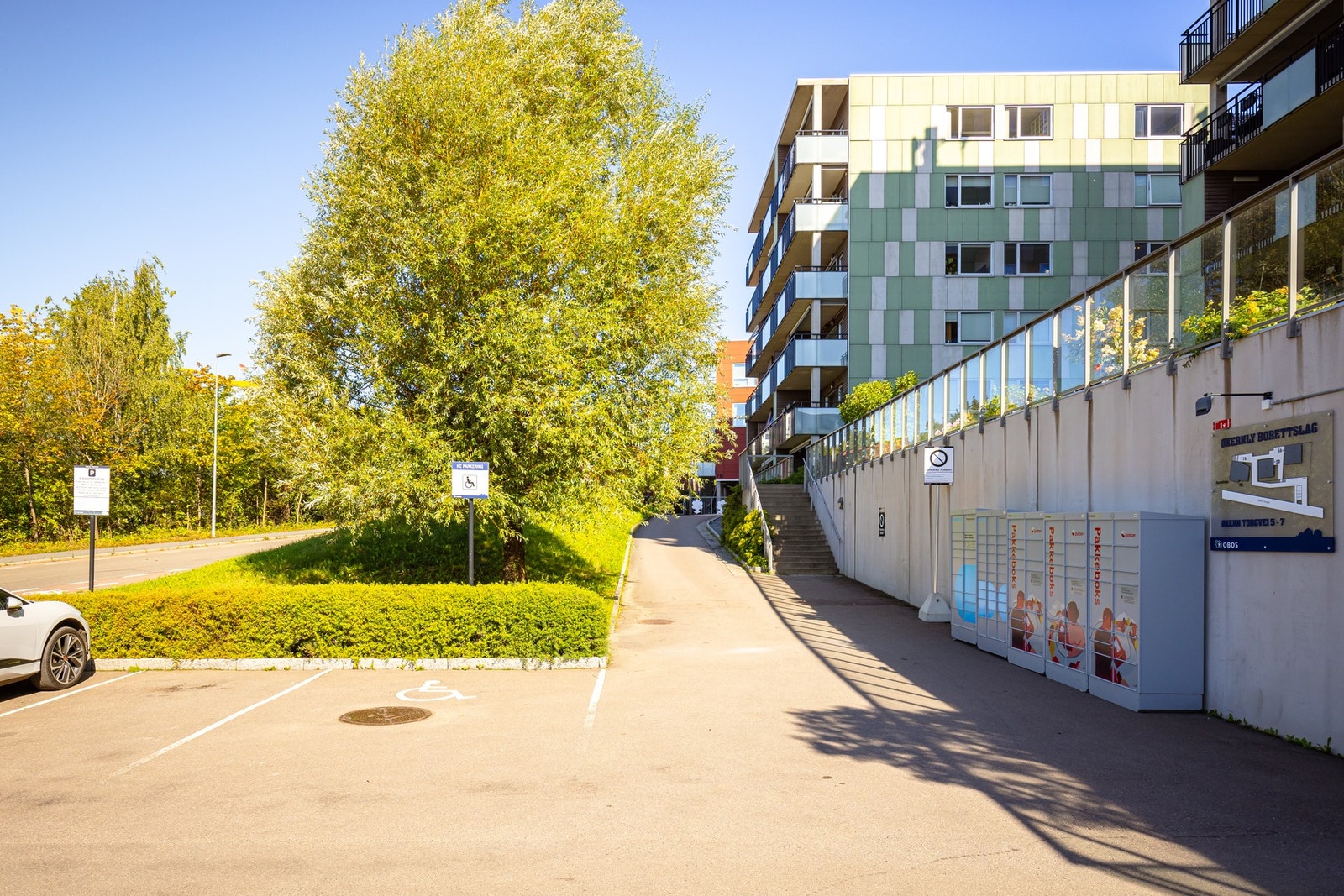 Enkel tilgang til utlevering av pakker fra både Posten og PostNord. Galleribilde
