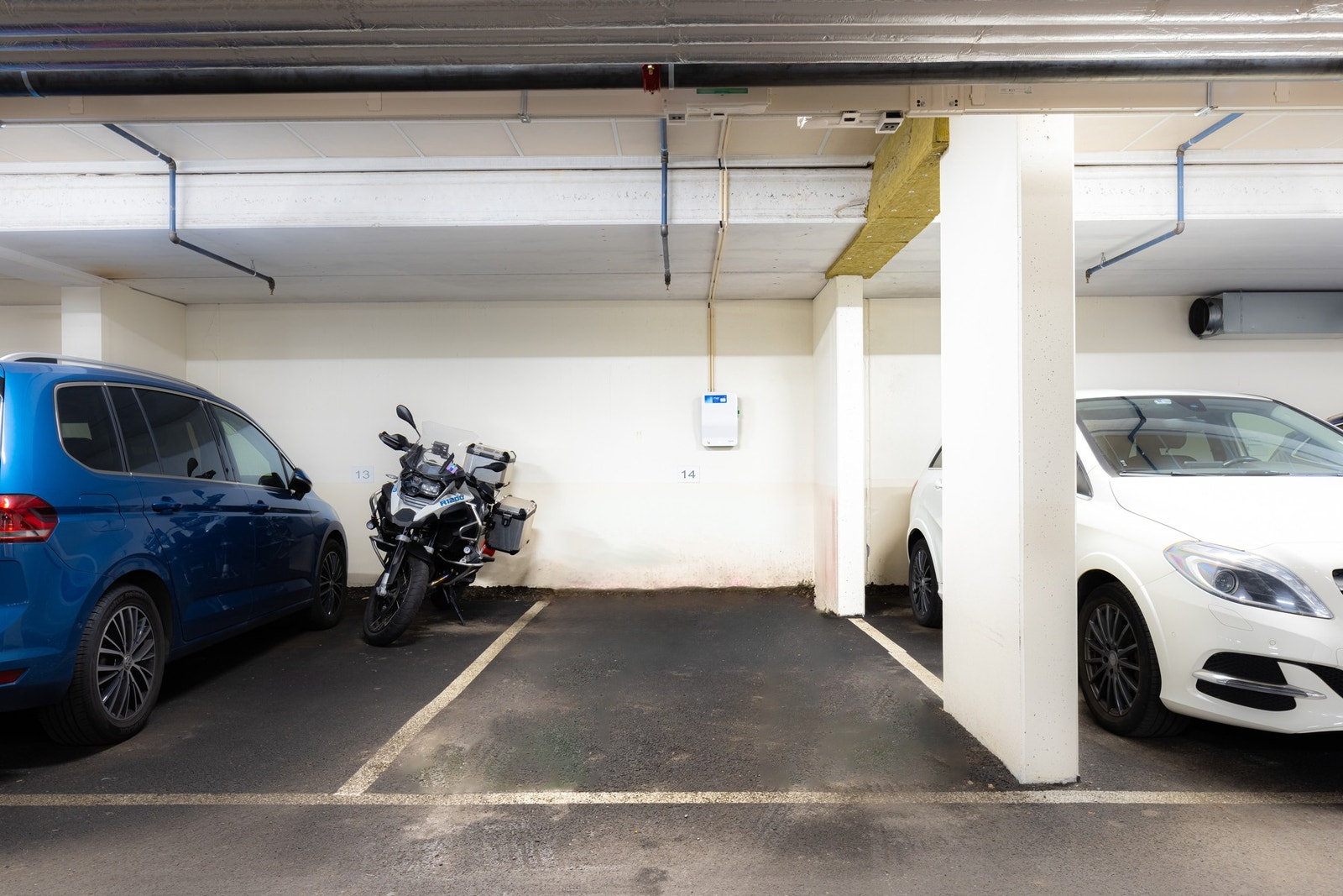 Det medfølger en p-plass med lader i felles garasjeanlegg. Galleribilde