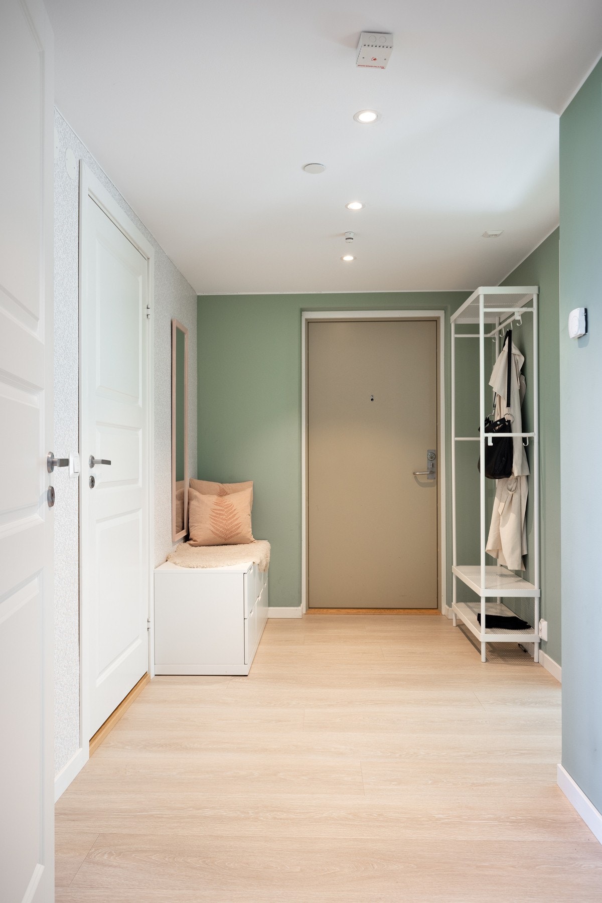 Enkel adkomst til boligen via heis - velkommen inn. Galleribilde