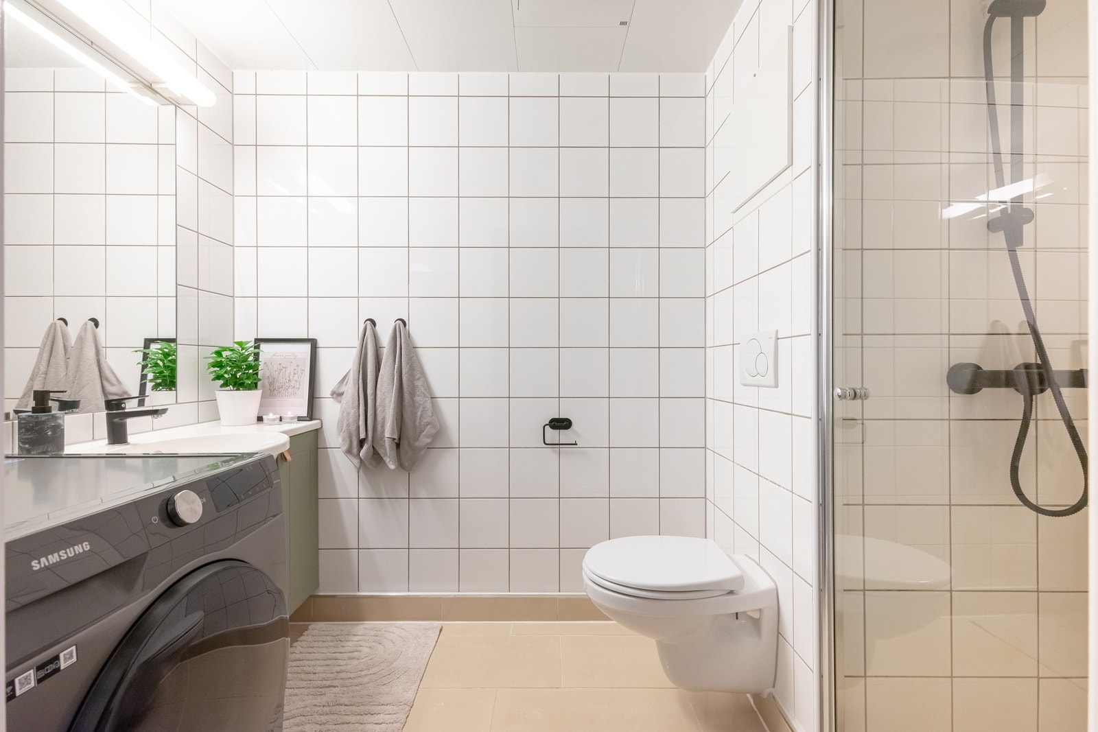 Det er opplegg for vaskemaskin på badet. Galleribilde