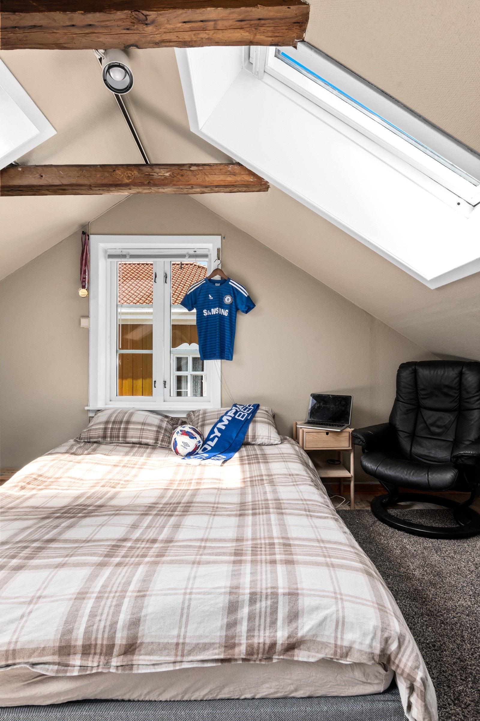 Koselig med takvinduer i det som tidliger var en kunstners Atelier Galleribilde