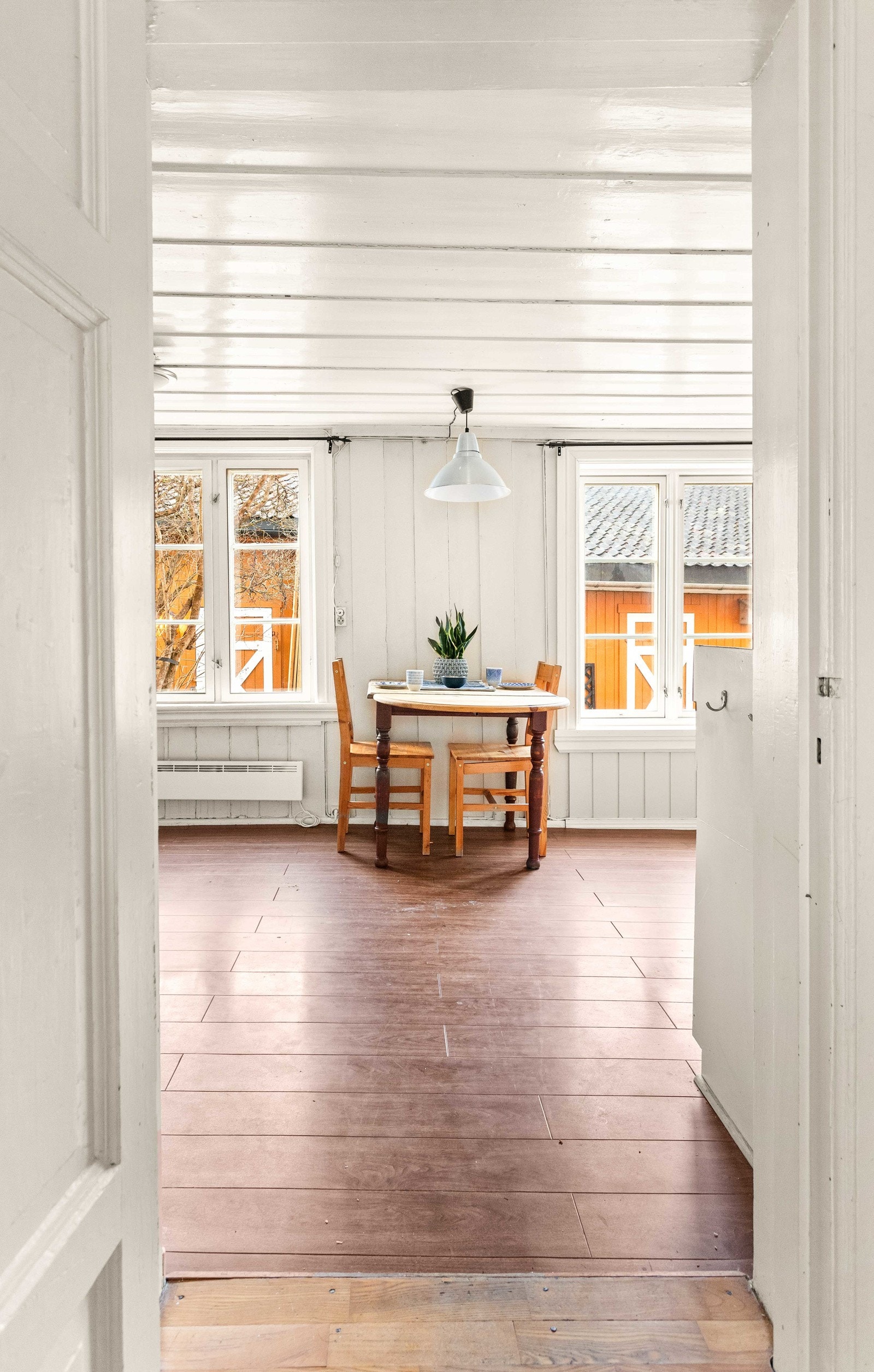 Hybel: Romslig rom med gode vindusflater. Galleribilde