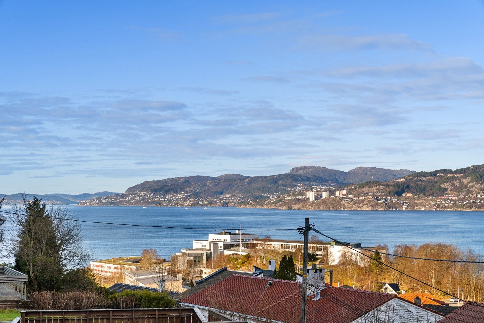 Utsikt mot sjøen. Galleribilde
