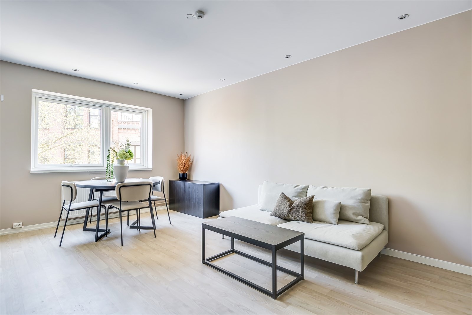 God plass til både spisegruppe og tv-del Galleribilde