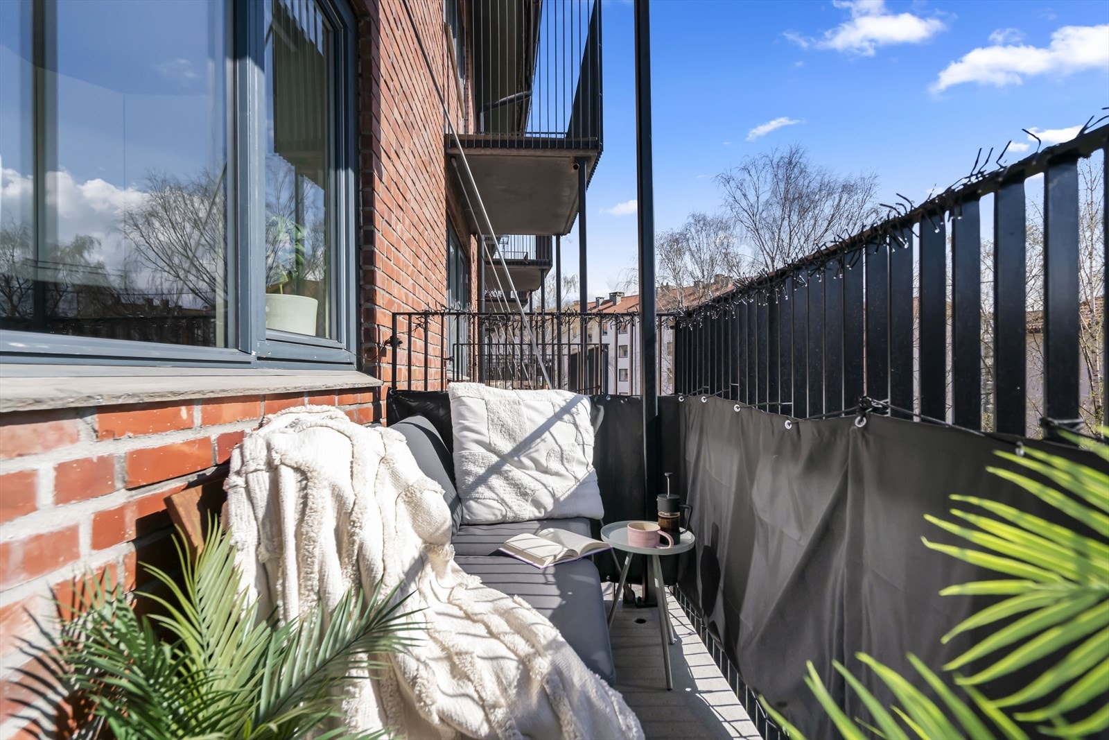 En lys og arealeffektiv leilighet med koselig sydøstvendt balkong. Galleribilde