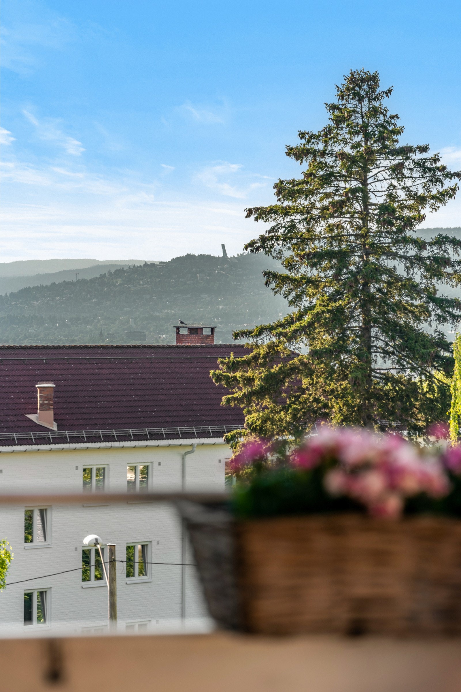 Fra balkongen er det herlig utsyn mot vest og mot Holmenkollen i det fjerne. Galleribilde