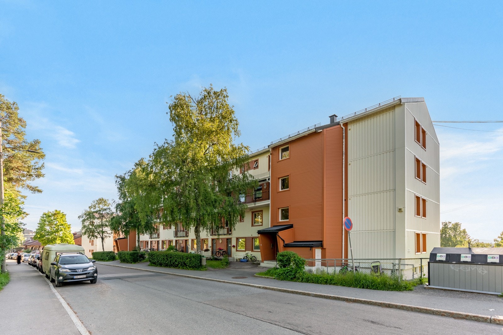 Kombinasjonen av god infrastruktur i nærområdet, og nærhet til både byen og tur- og rekreasjonsområder gjør dette området til et spesielt godt bomiljø for folk i alle aldre. Galleribilde