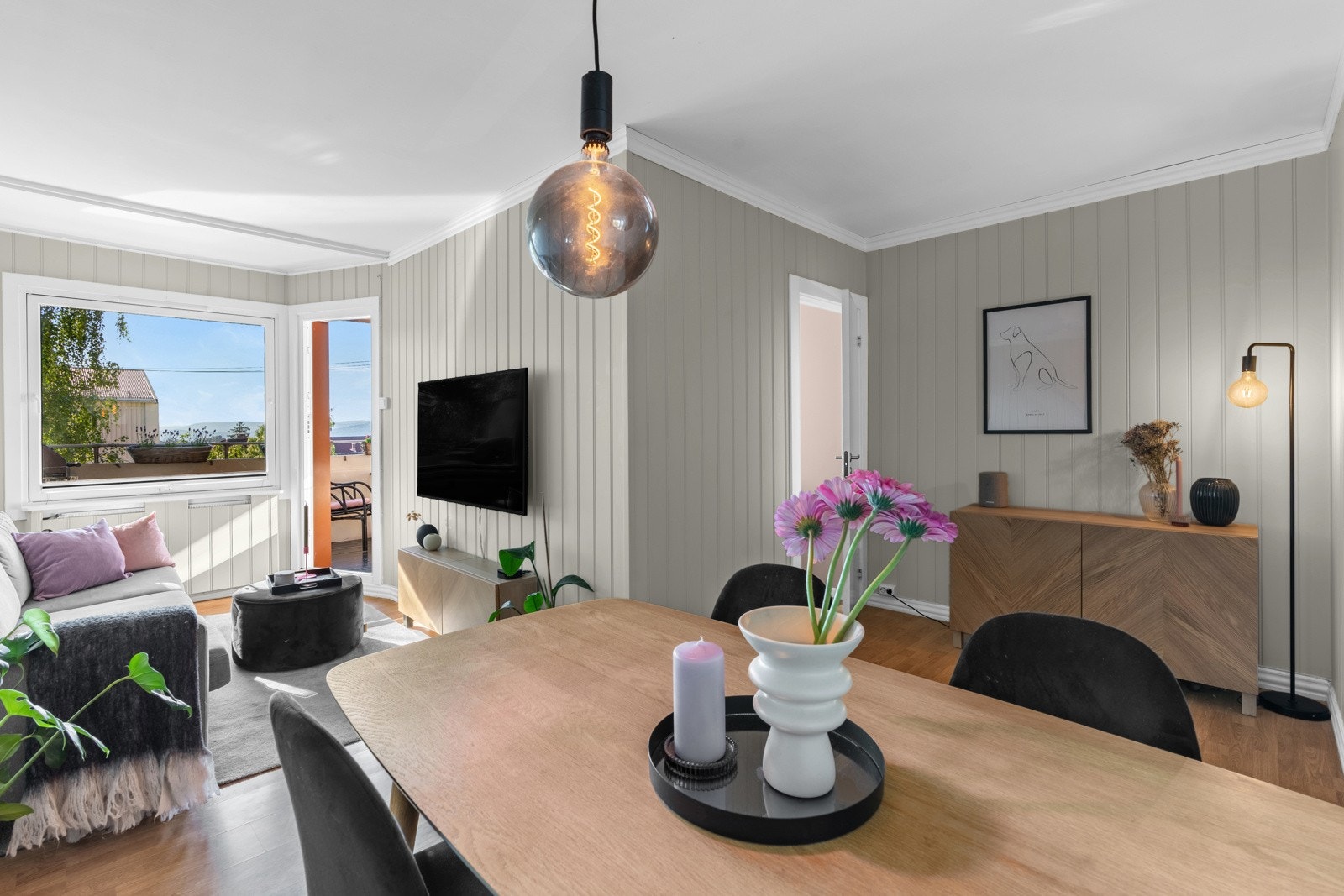 Det er IN-ordning i borettslaget. Ved å nedbetale andel fellesgjeld, vil månedlige felleskostnader reduseres til ca. kr. 2857,- pr. mnd. Galleribilde