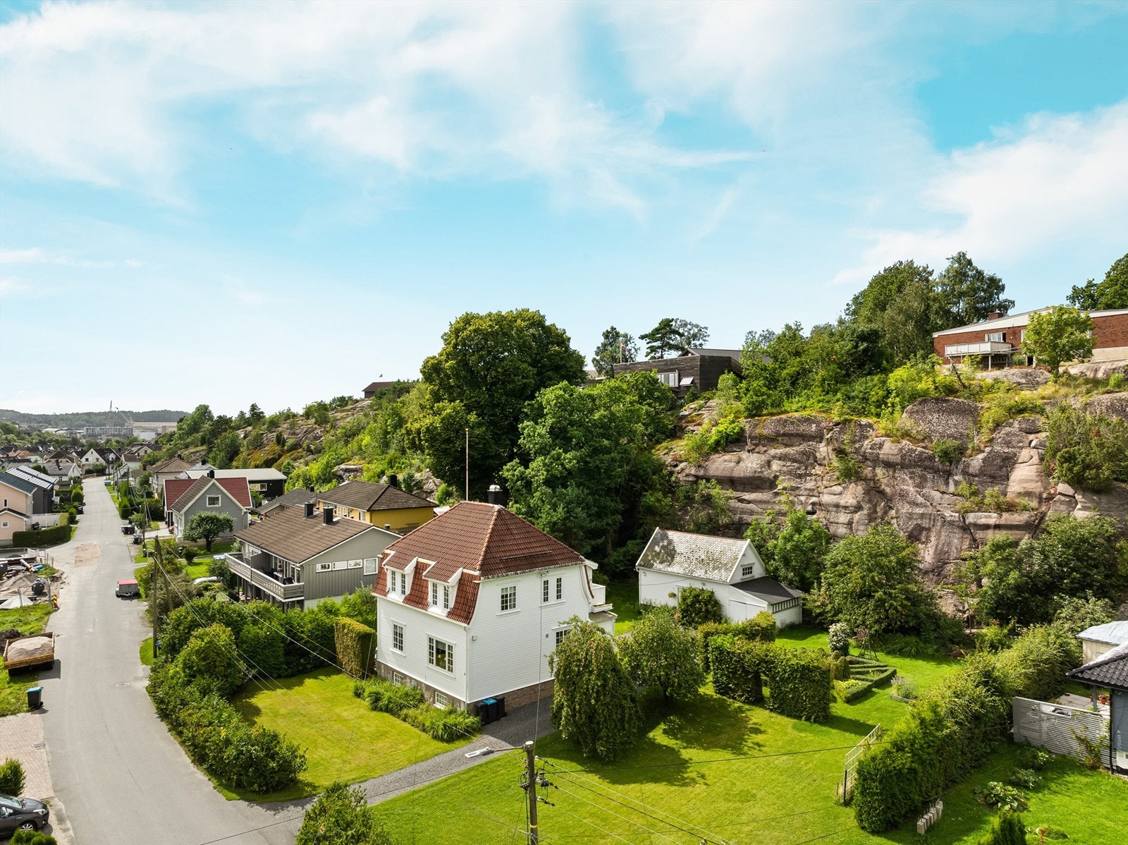 I Bjørndalen er det lite som minner om hvor sentrale omgivelsene faktisk er. Til sentrum tar det kun 10 minutter å gå. Galleribilde