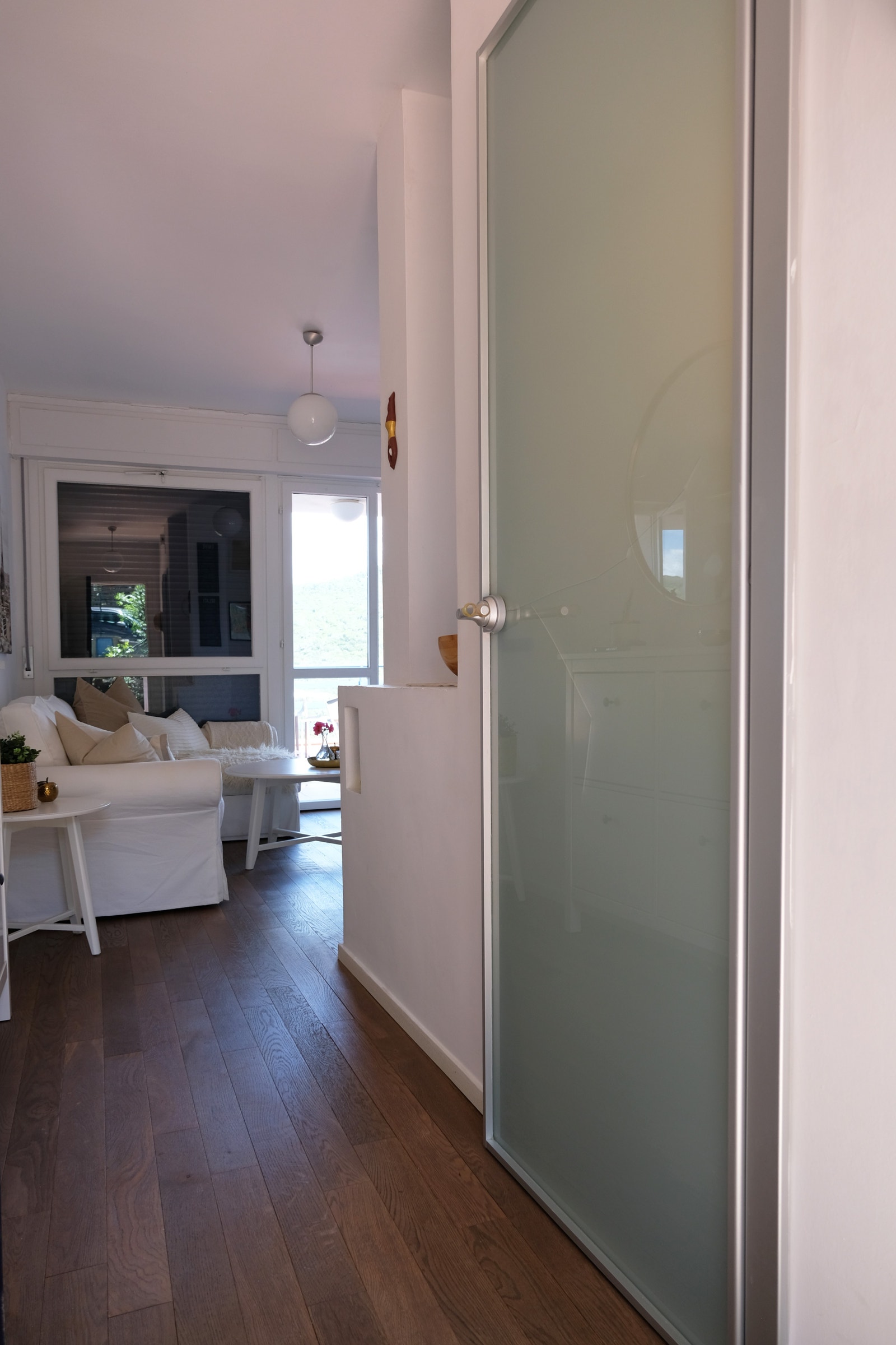 Foto 19.04.2025. Glassdør inn til badet. Galleribilde