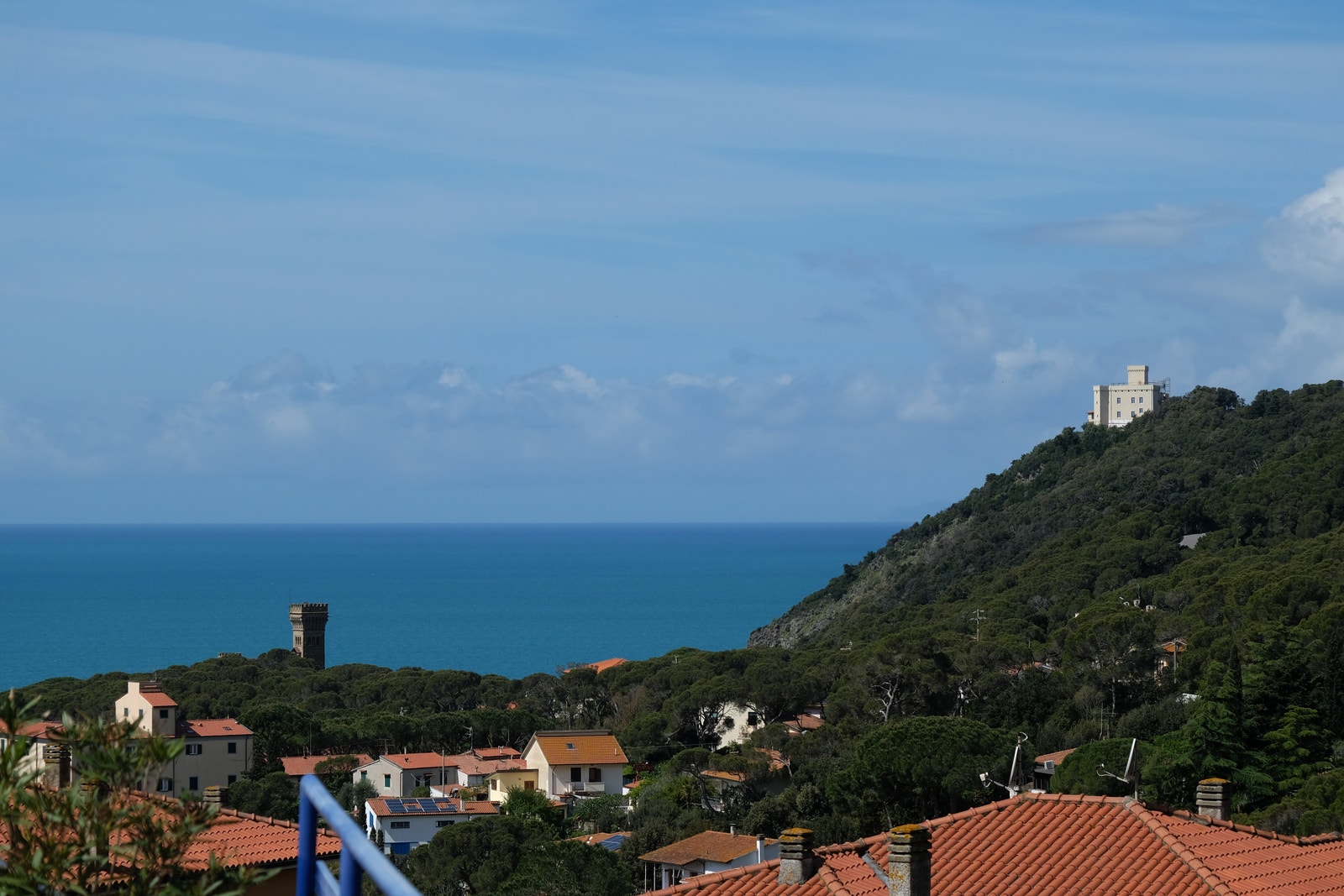 Utsikten fra boligen. Foto 19.04.2025. Galleribilde