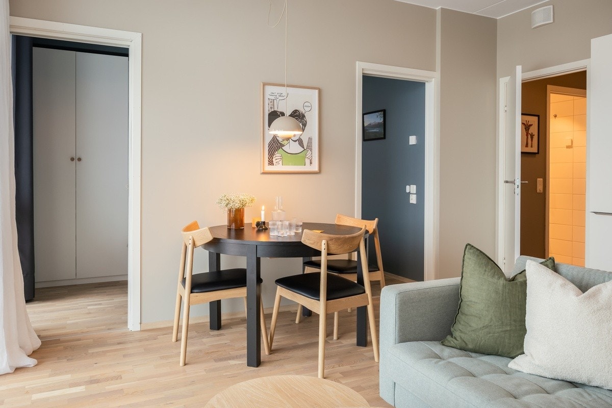 Rommene er malt i moderne farger Galleribilde