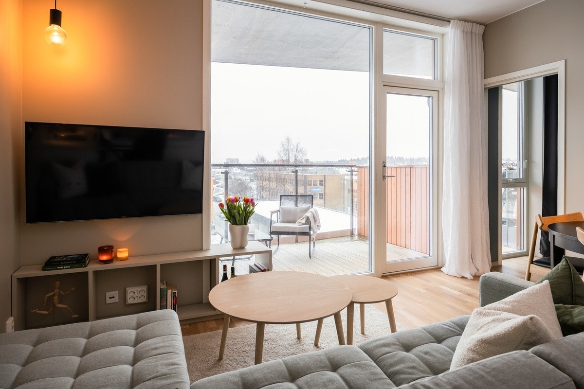 Store vinduer gir mye naturlig lys Galleribilde