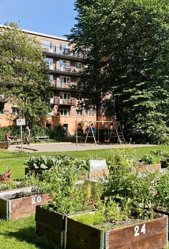 Borettslaget har satt opp plantekasser for beboerne. Galleribilde