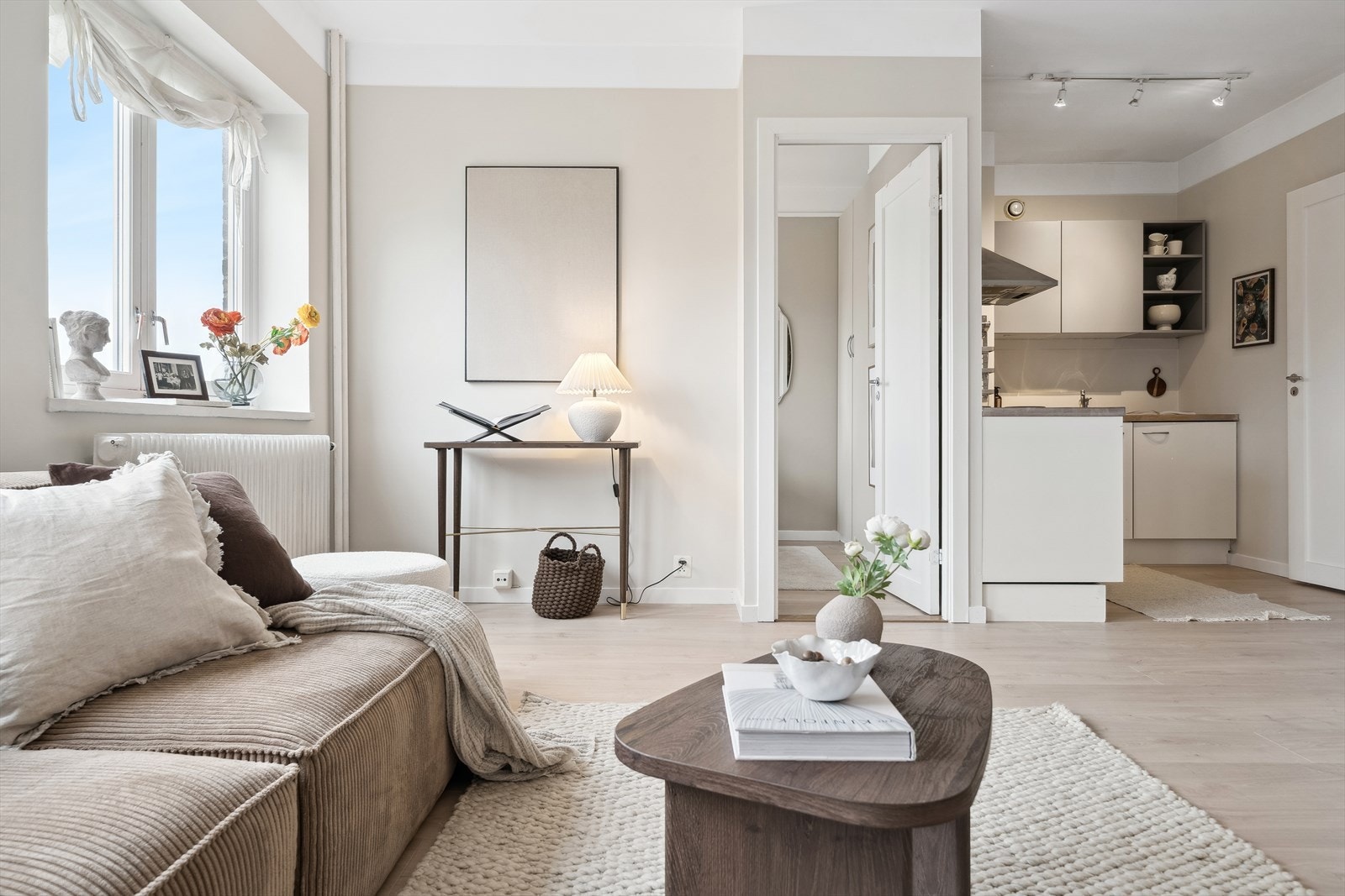 Varmtvann, fyring, internett og kabel-TV er inkludert i felleskostnadene. Galleribilde