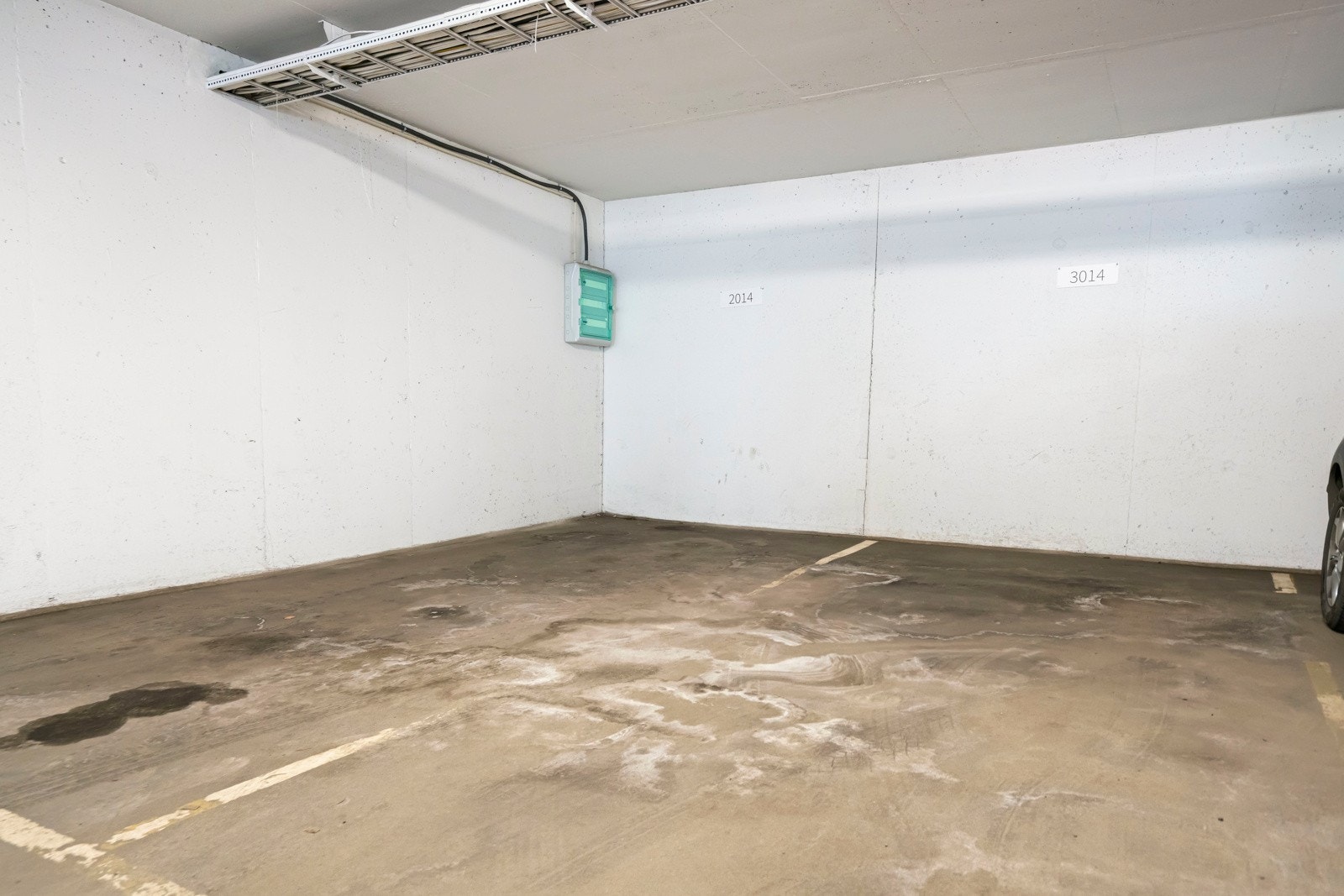 Det følger med parkeringsplass som er klargjort for ladeboks som eier må kjøpe selv ved behov. Galleribilde