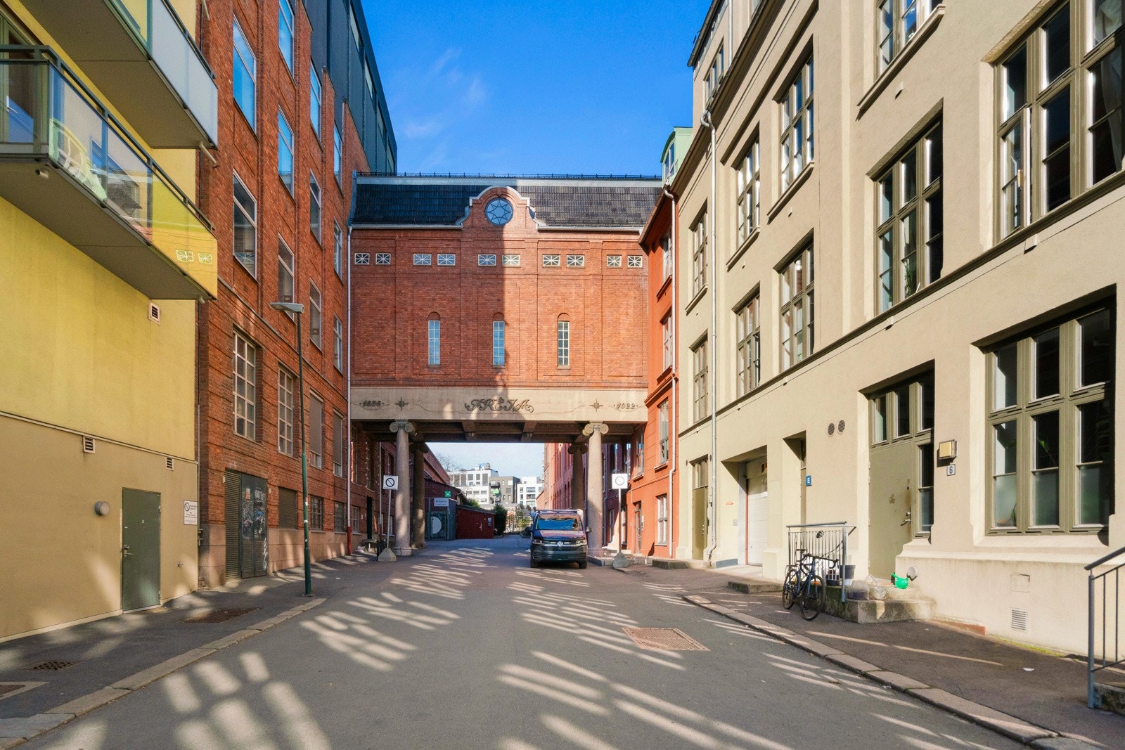 Fasaden og inngangsparti. Galleribilde