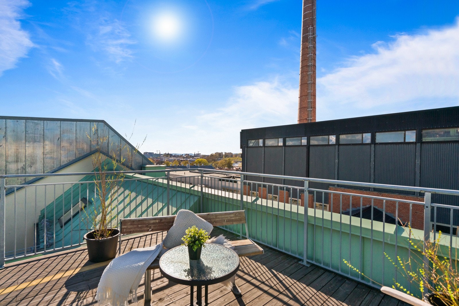 Luftig utsikt fra terrassen. Galleribilde