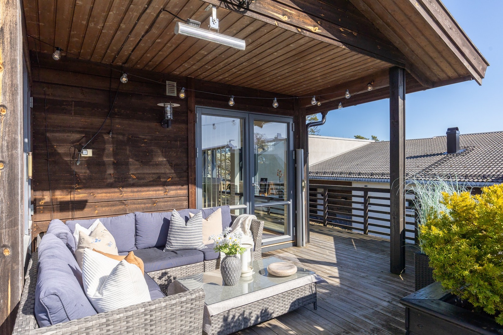 Fint overbygg hvor man kan trekke seg inn når temperaturen synker utover kvelden Galleribilde