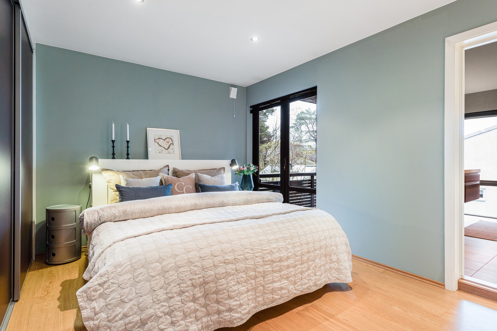 Hovedsoverom har god garderobeløsing Galleribilde