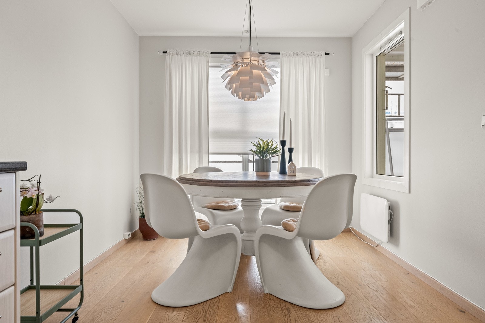 Leiligheten har god planløsning fodelt på 76 m² BRA-i, med medfølgende garasjeplass og bod. Galleribilde