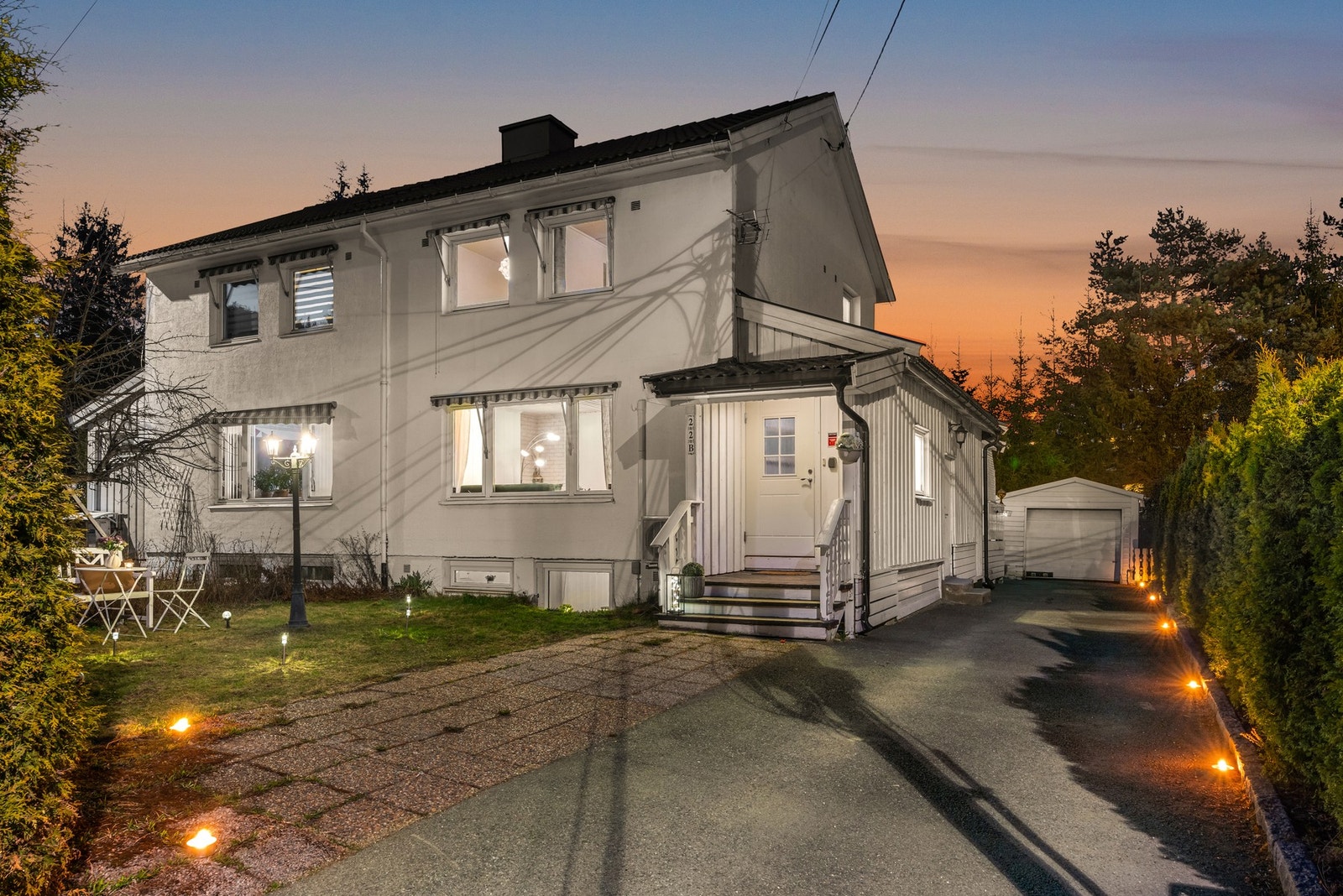 Koselig halvpart av tomannsbolig med egen inngang til kjeller. Galleribilde