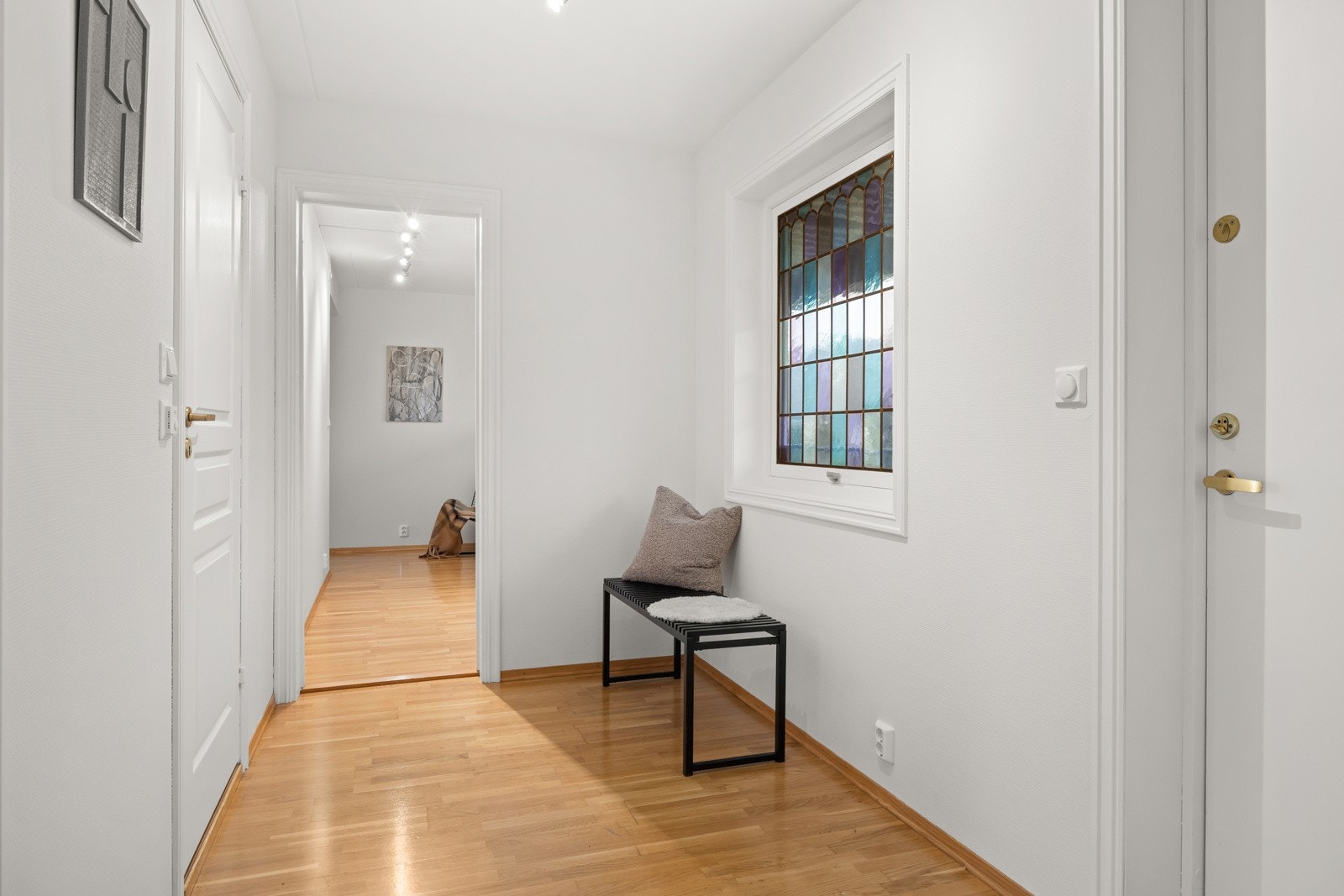 Boligen har en romslig entré Galleribilde