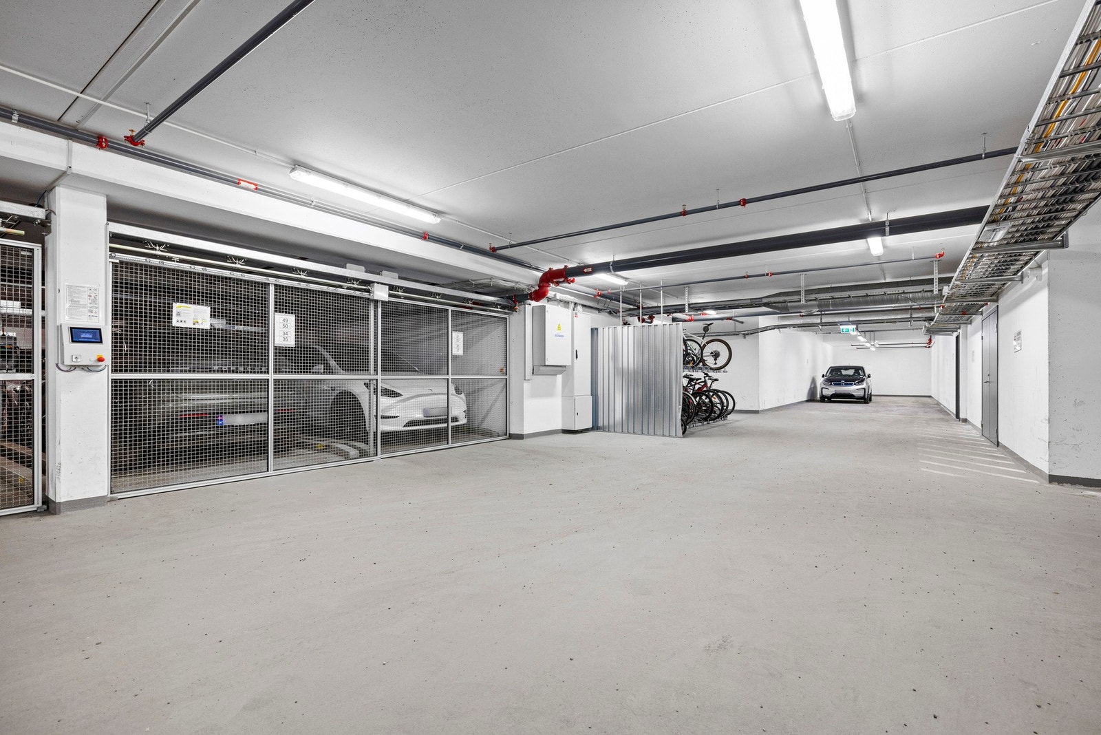 Det er mulig å kjøpe parkeringsplass gjennom borettslaget. Referer med megler for nærmere informasjon. Galleribilde