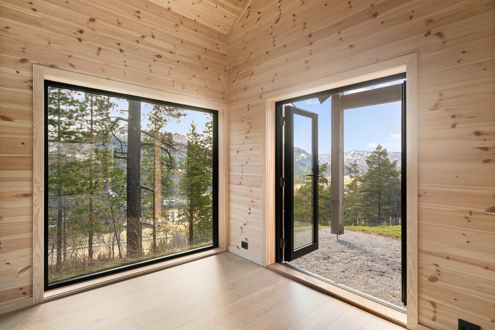 Utgang til uteområdet. Galleribilde