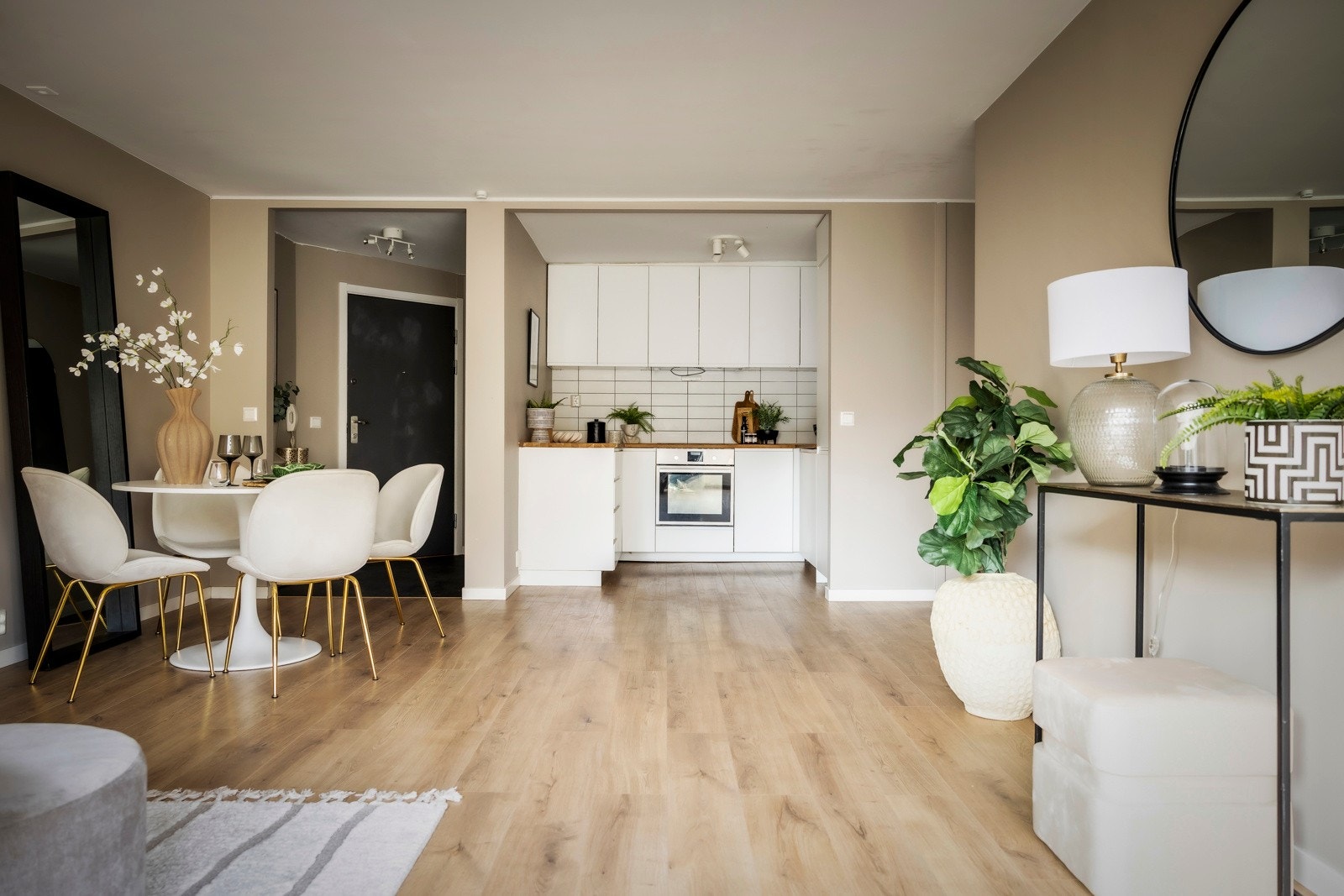 Luftig leilighet med flere oppgraderinger de senere år Galleribilde