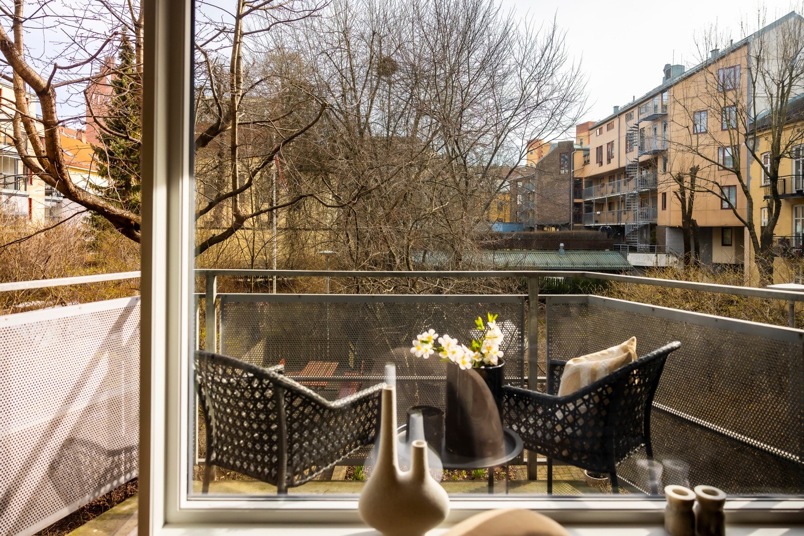 Hyggelig balkong mot bakhagen Galleribilde