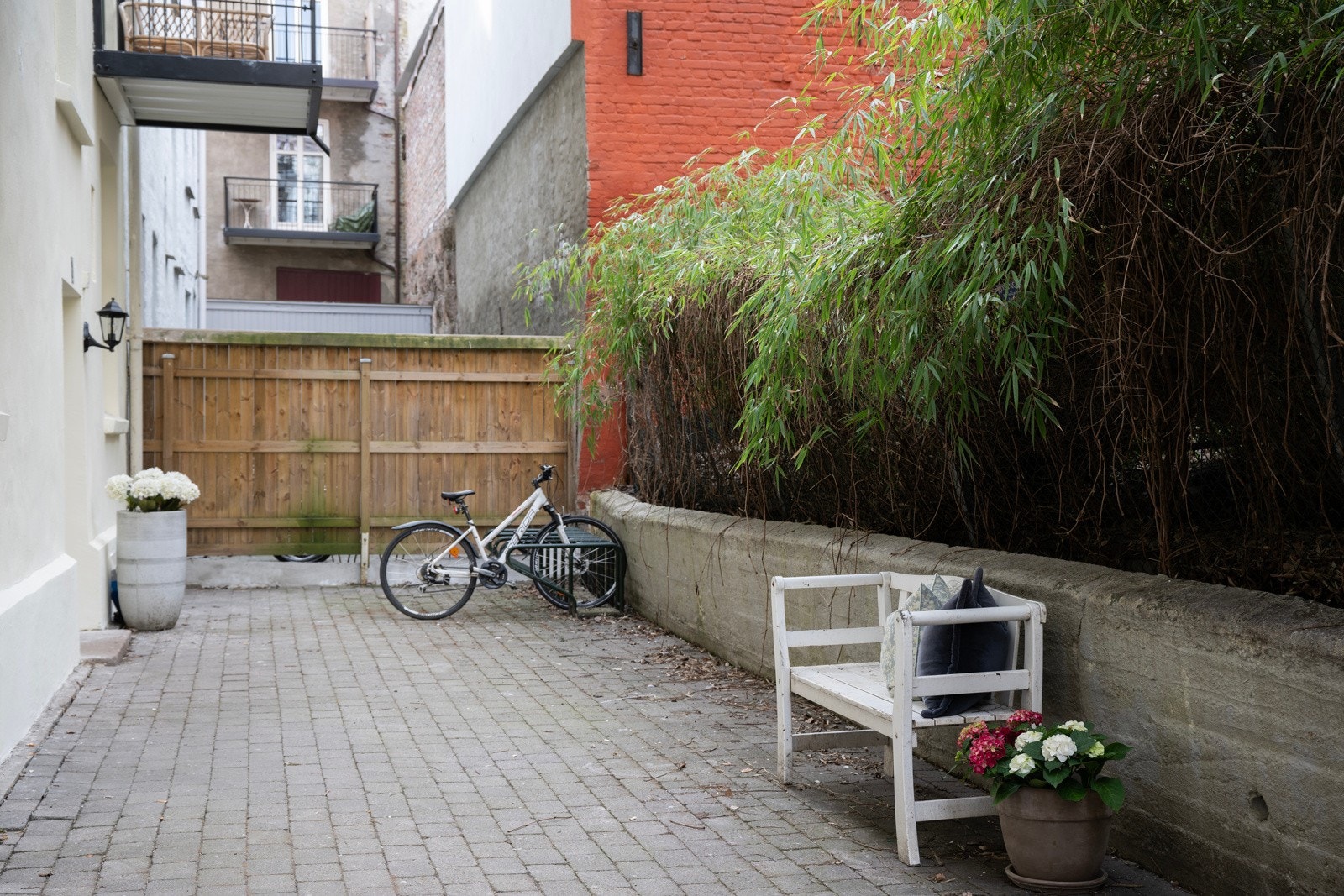 Fra bakgården. Galleribilde