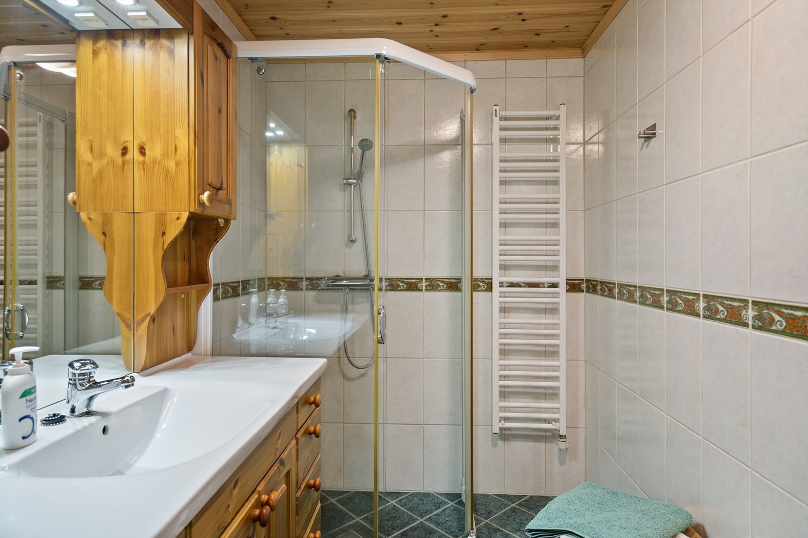 Badet er i samme etasje som samtlige soverom Galleribilde