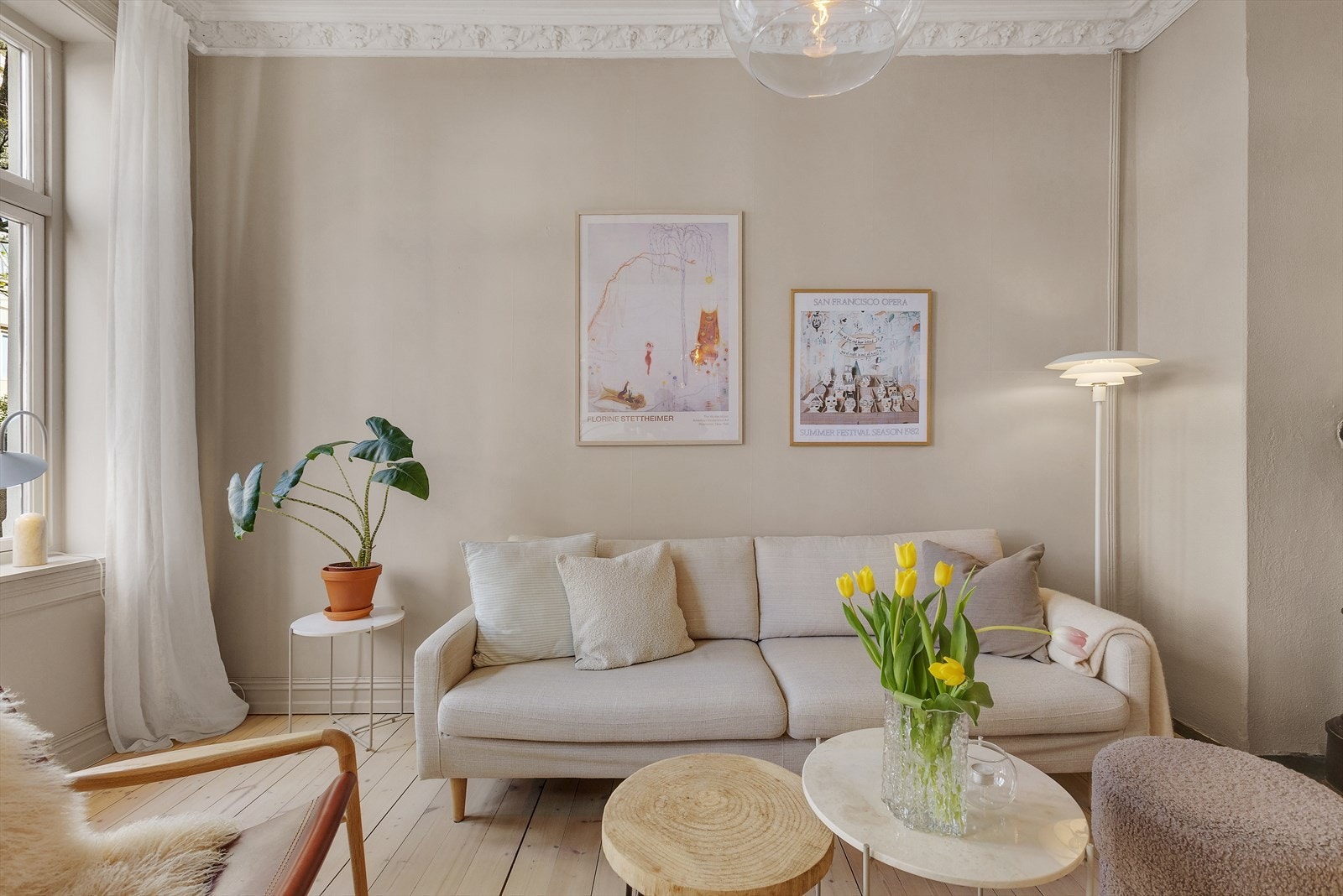 Vegger er malt i tidsriktige farger, slik at det enkelt kan innredes med ønsket interiør. Galleribilde