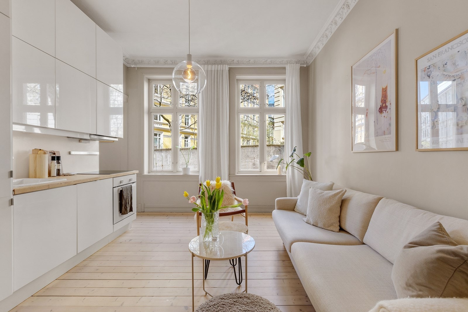 Vi har gleden av å ønske velkommen til denne flotte leiligheten i Dovregata 5A! Galleribilde