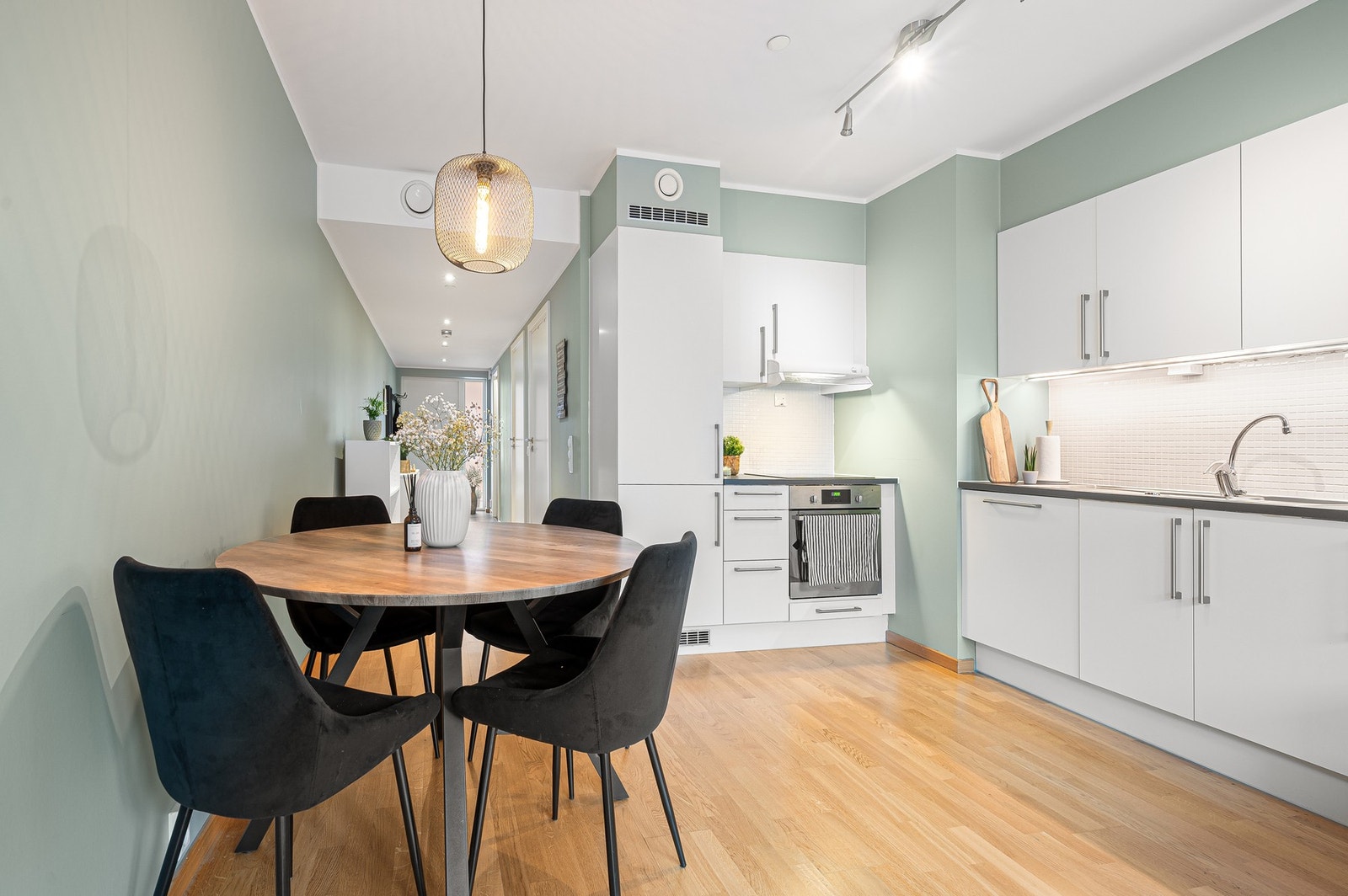 Både TV-pakke, internett og fjernvarme (varmtvann/oppvarming) er inkludert i felleskostnadene Galleribilde