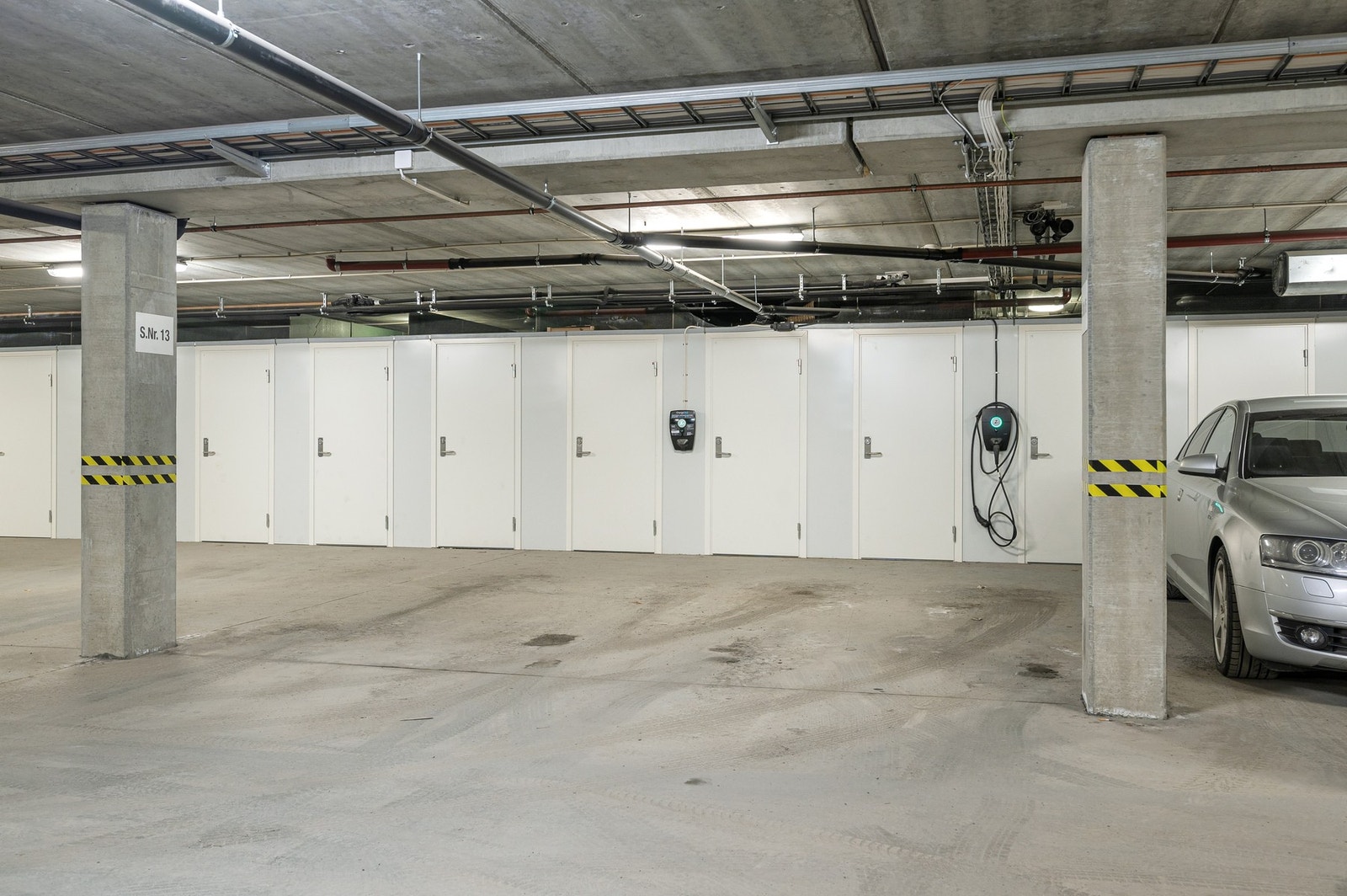 Egen p-plass m/elbillader i oppvarmet garasjekjeller. Her har du også en egen sportsbod. Galleribilde